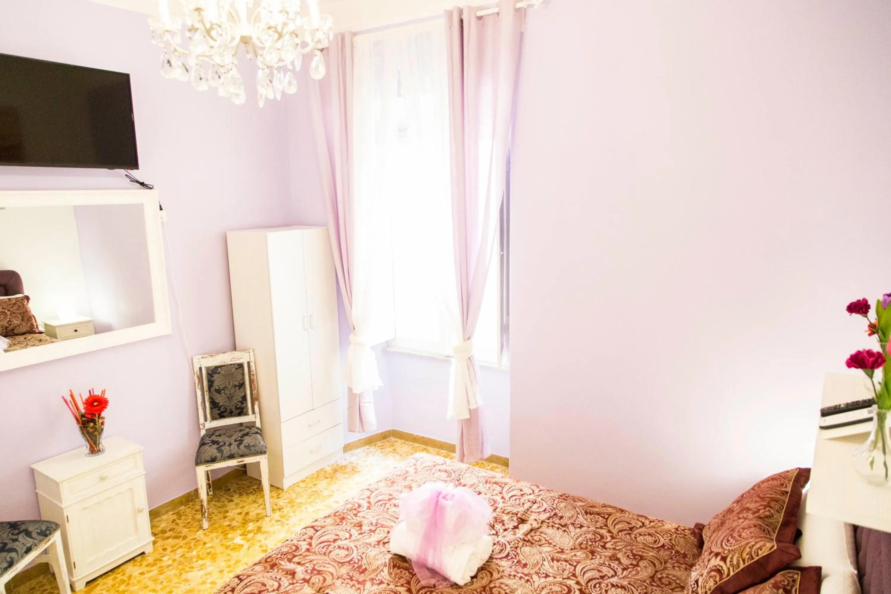 Bed in Royal Vatican