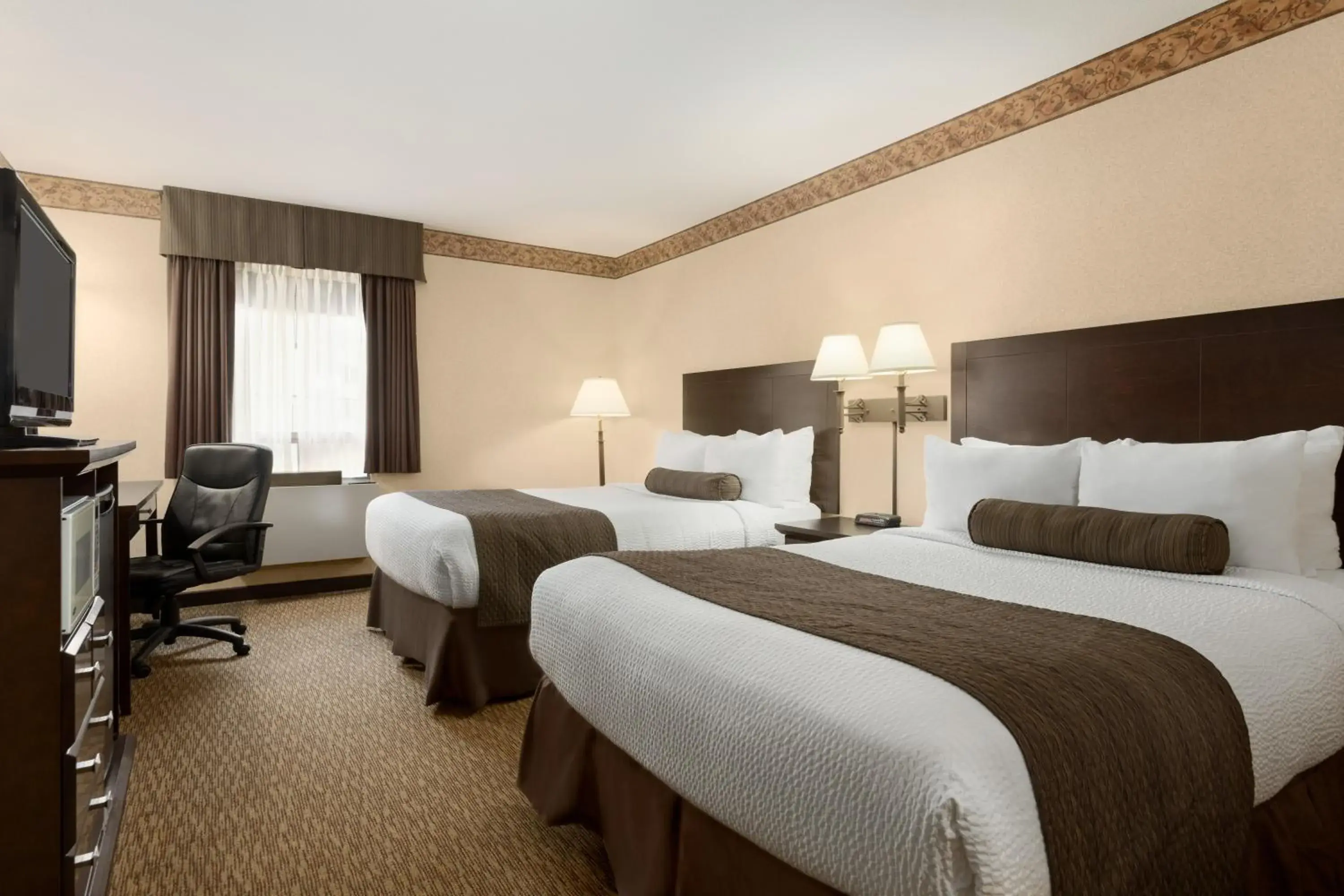 Double Room with Two Double Beds - Non-Smoking in Days Inn & Suites by Wyndham Sault Ste. Marie ON Double Room with Two Double Beds - Non-Smoking in Days Inn & Suites by Wyndham Sault Ste. Marie ON
