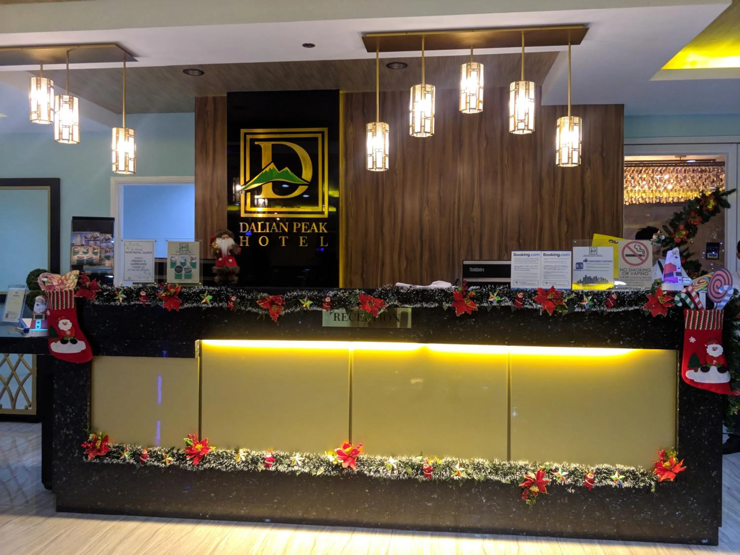 Lobby or reception in Dalian Peak Hotel