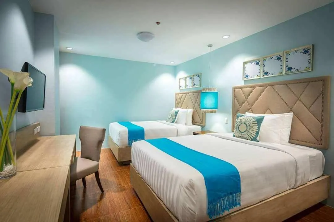 Bedroom, Bed in Dalian Peak Hotel