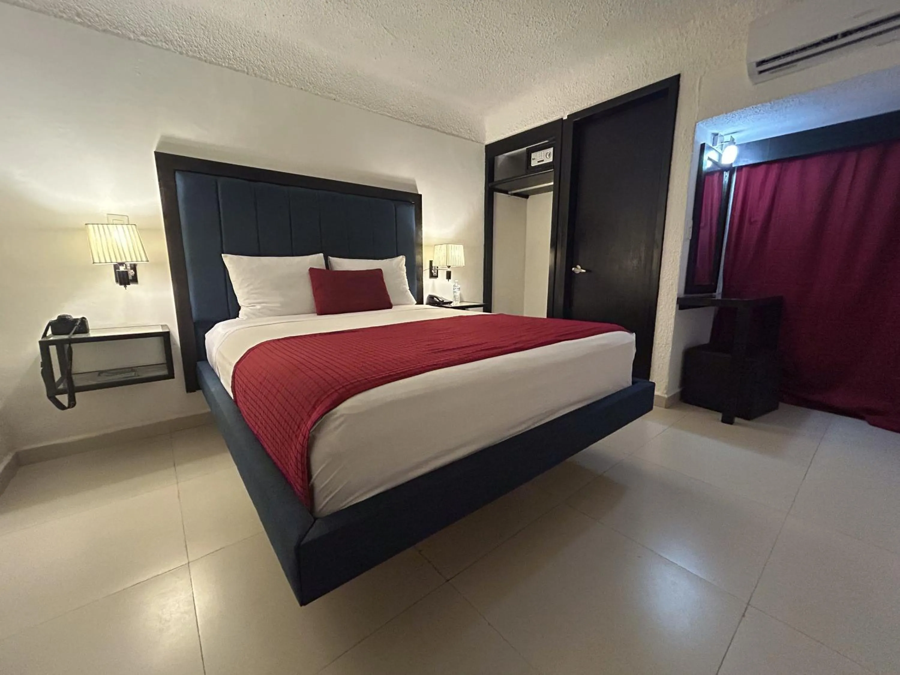 Bedroom, Bed in Choco's Hotel