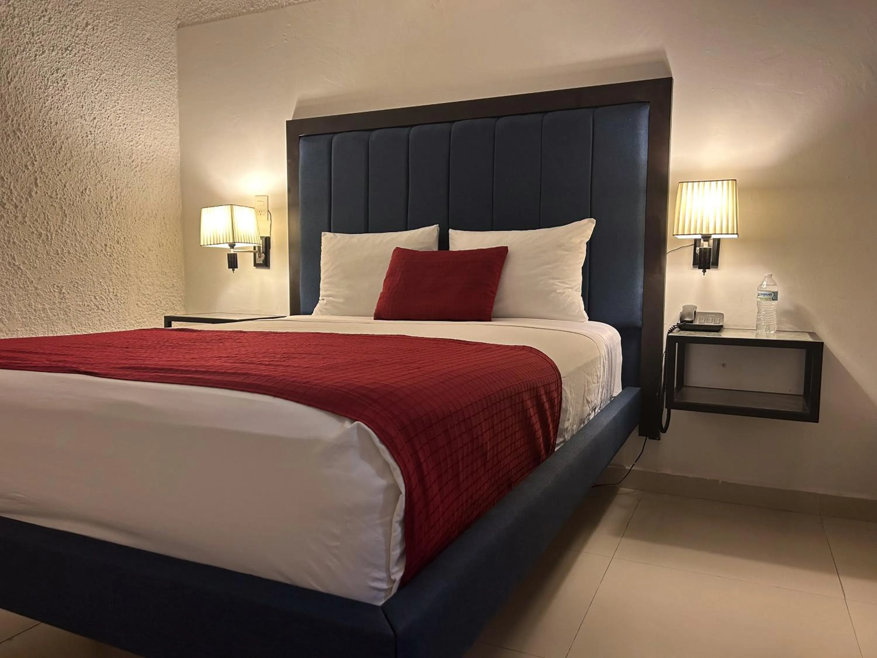 Photo of the whole room, Bed in Choco's Hotel