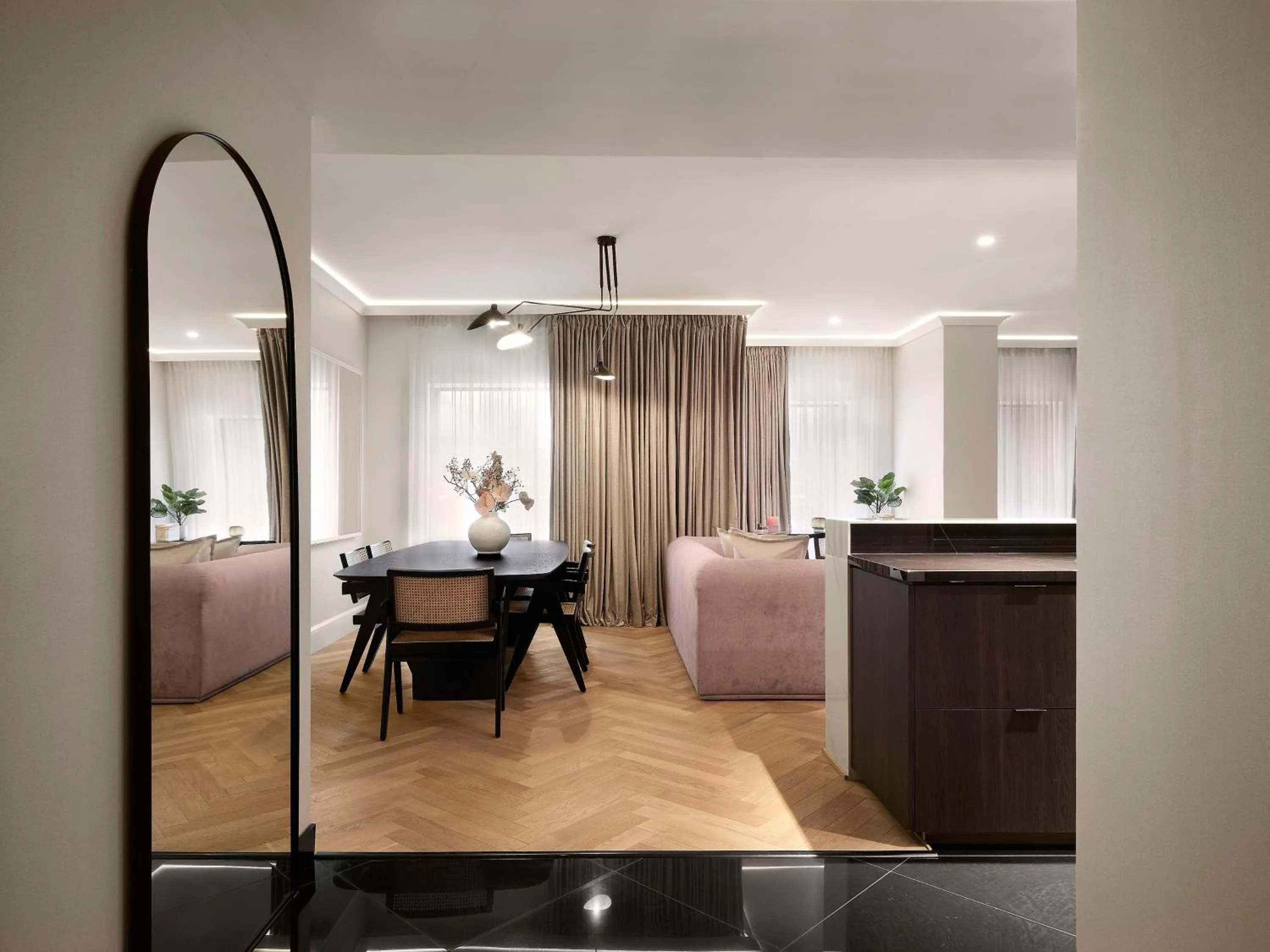 Living room in Vogue Hotel Montreal Downtown, Curio Collection by Hilton