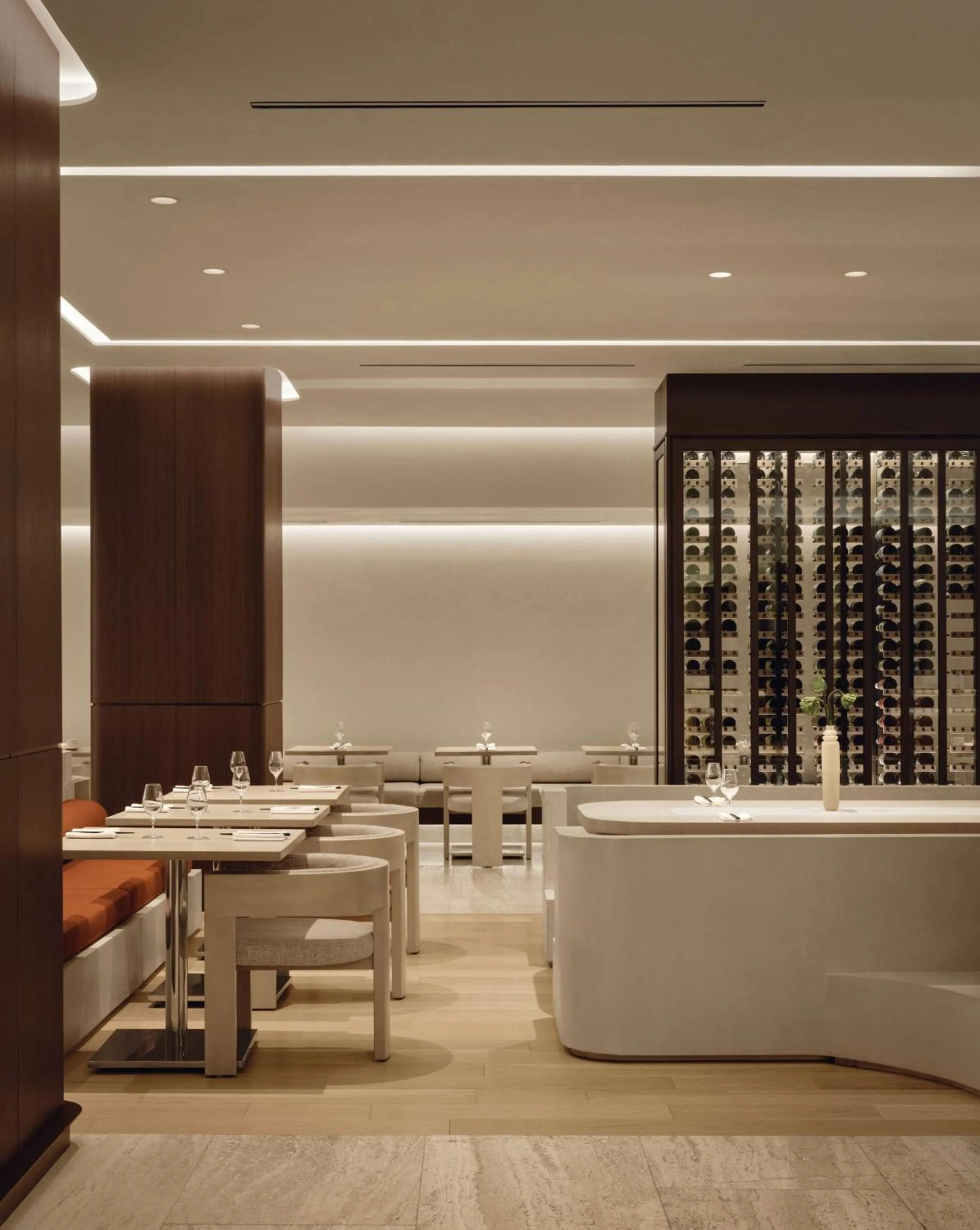 Restaurant/places to eat in Vogue Hotel Montreal Downtown, Curio Collection by Hilton