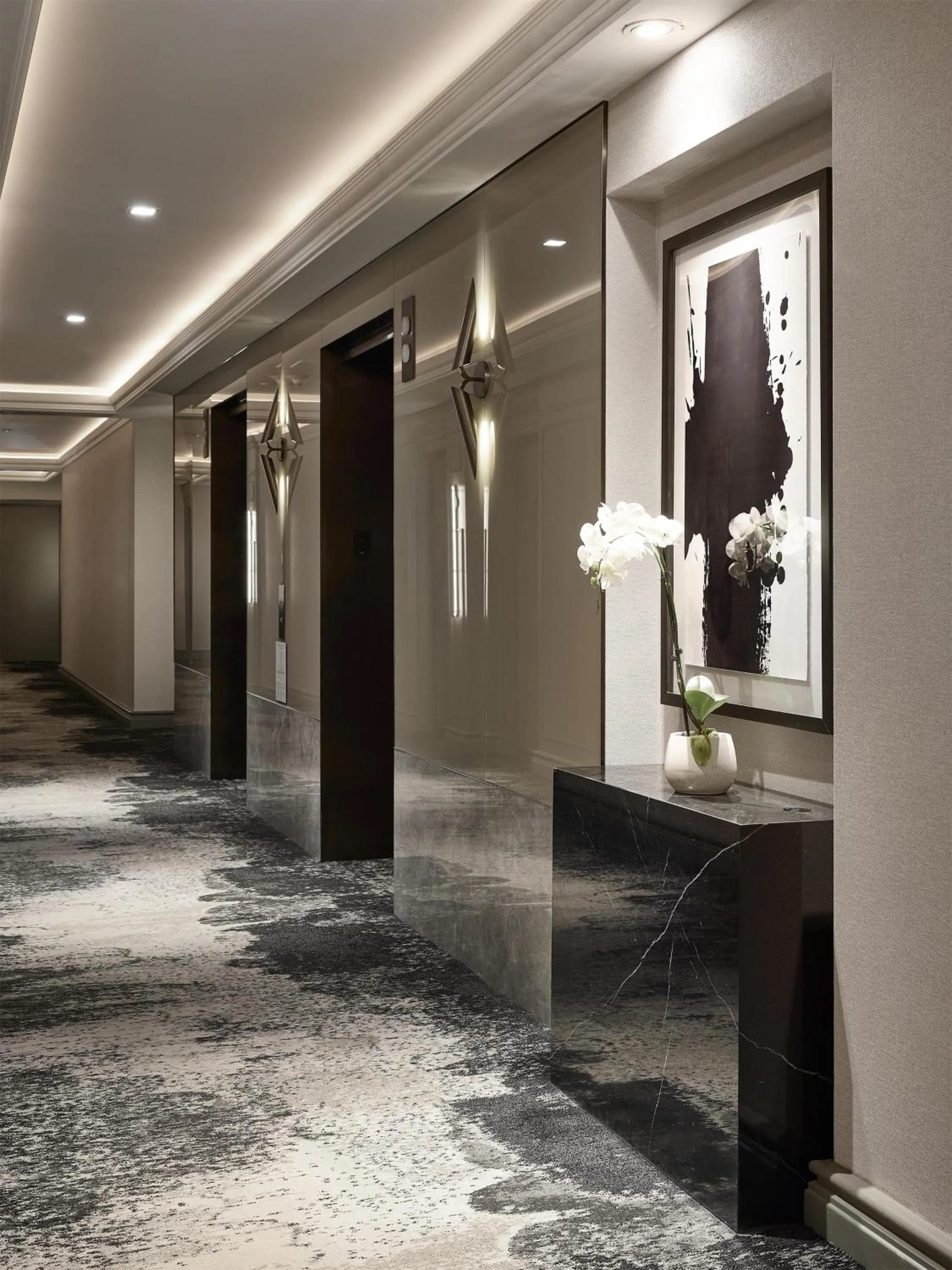 Lobby or reception in Vogue Hotel Montreal Downtown, Curio Collection by Hilton