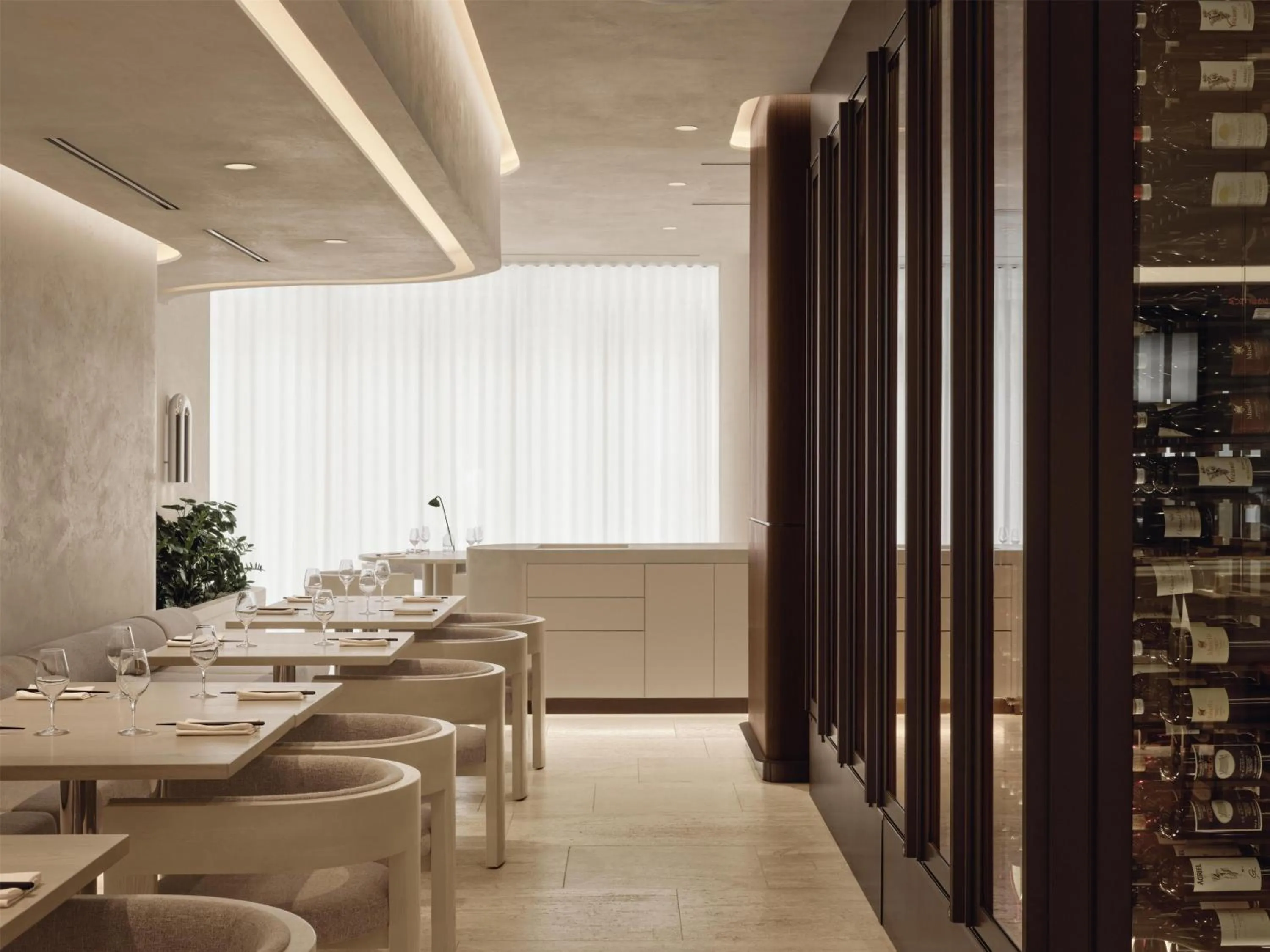 Restaurant/places to eat in Vogue Hotel Montreal Downtown, Curio Collection by Hilton