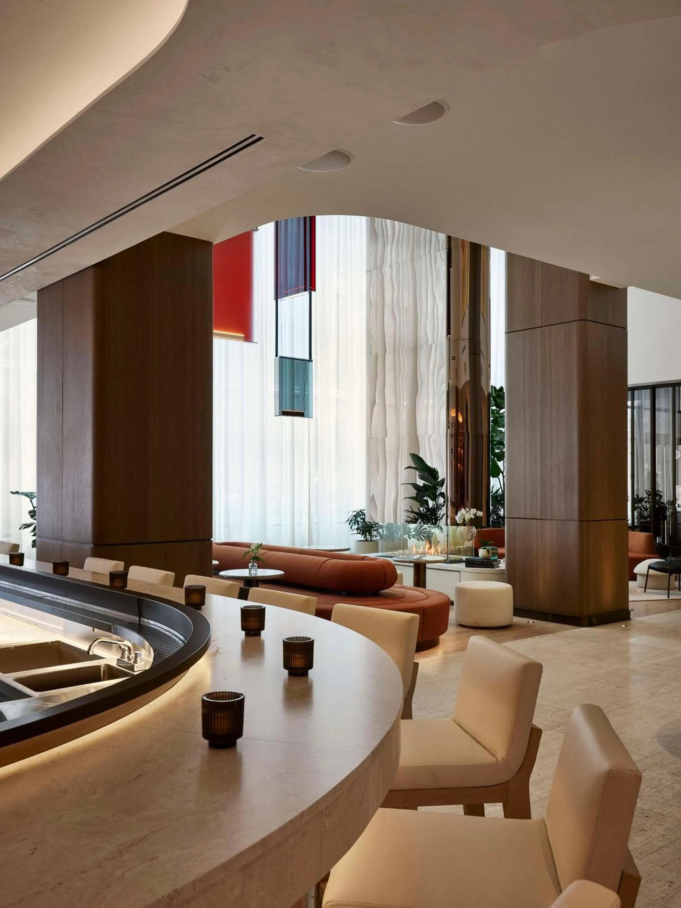 Lounge or bar in Vogue Hotel Montreal Downtown, Curio Collection by Hilton