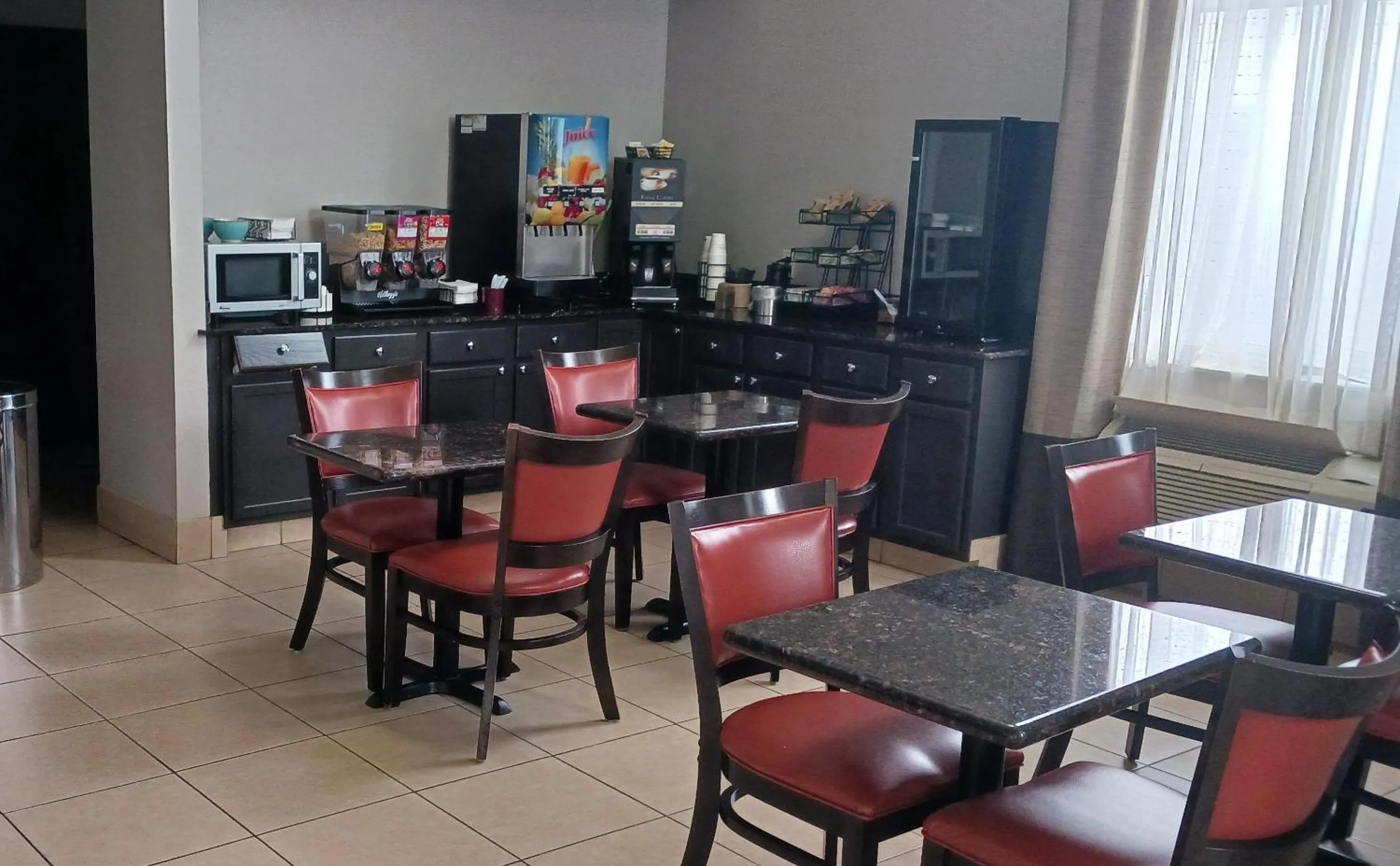 Breakfast in Red Roof Inn & Suites Jackson - Richland