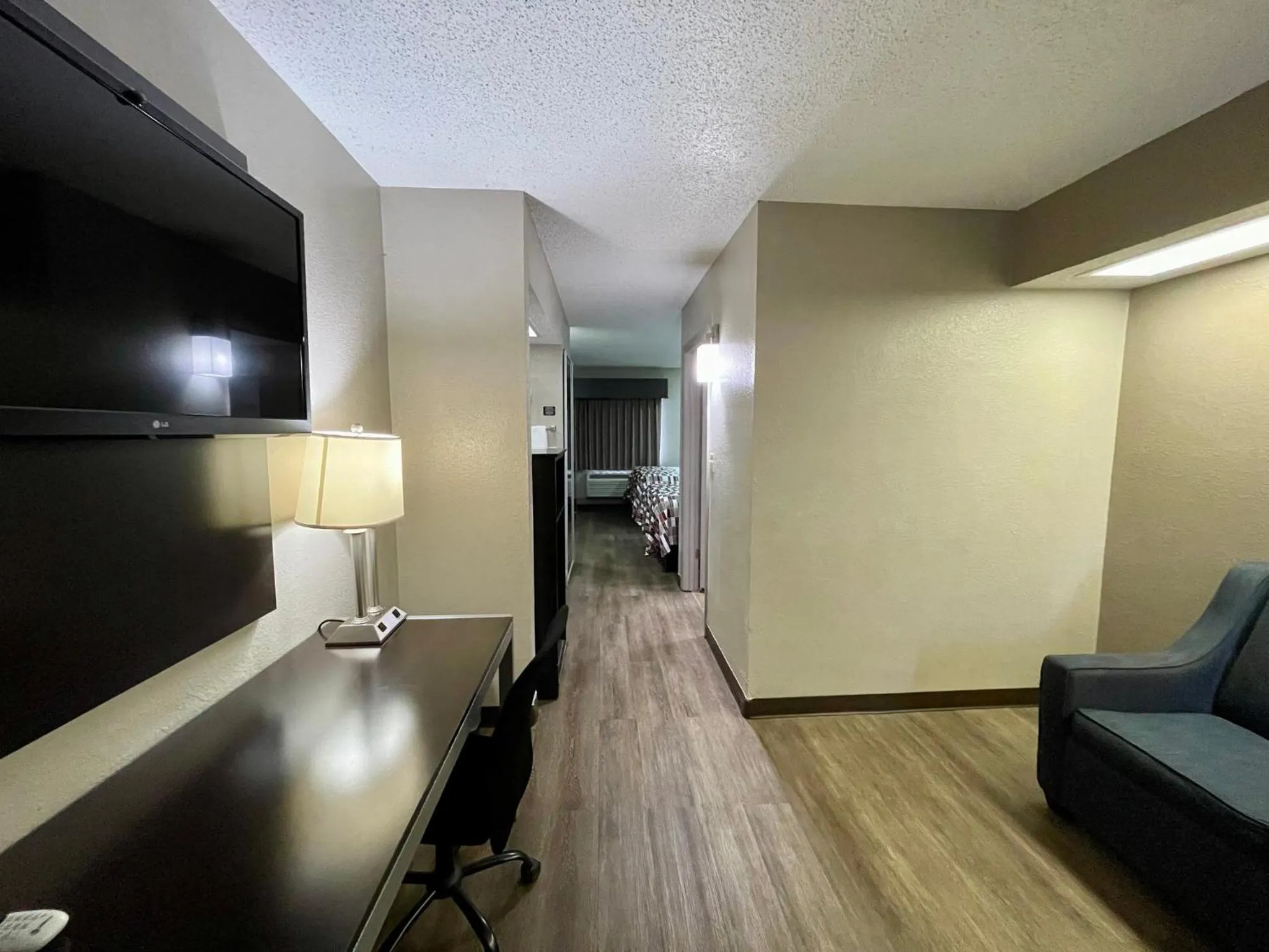 Photo of the whole room in Red Roof Inn & Suites Jackson - Richland