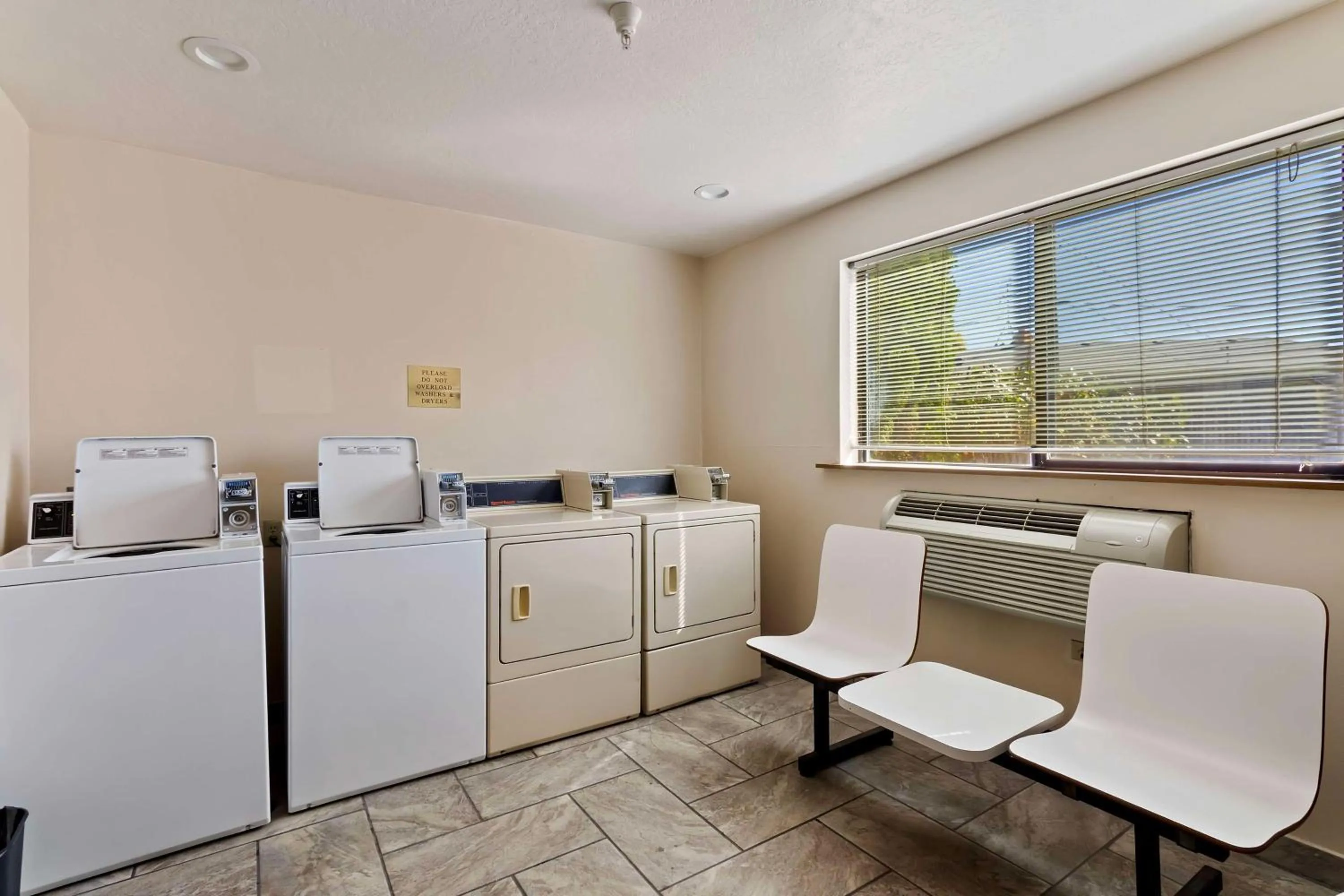 laundry in SureStay Hotel by Best Western Twin Falls