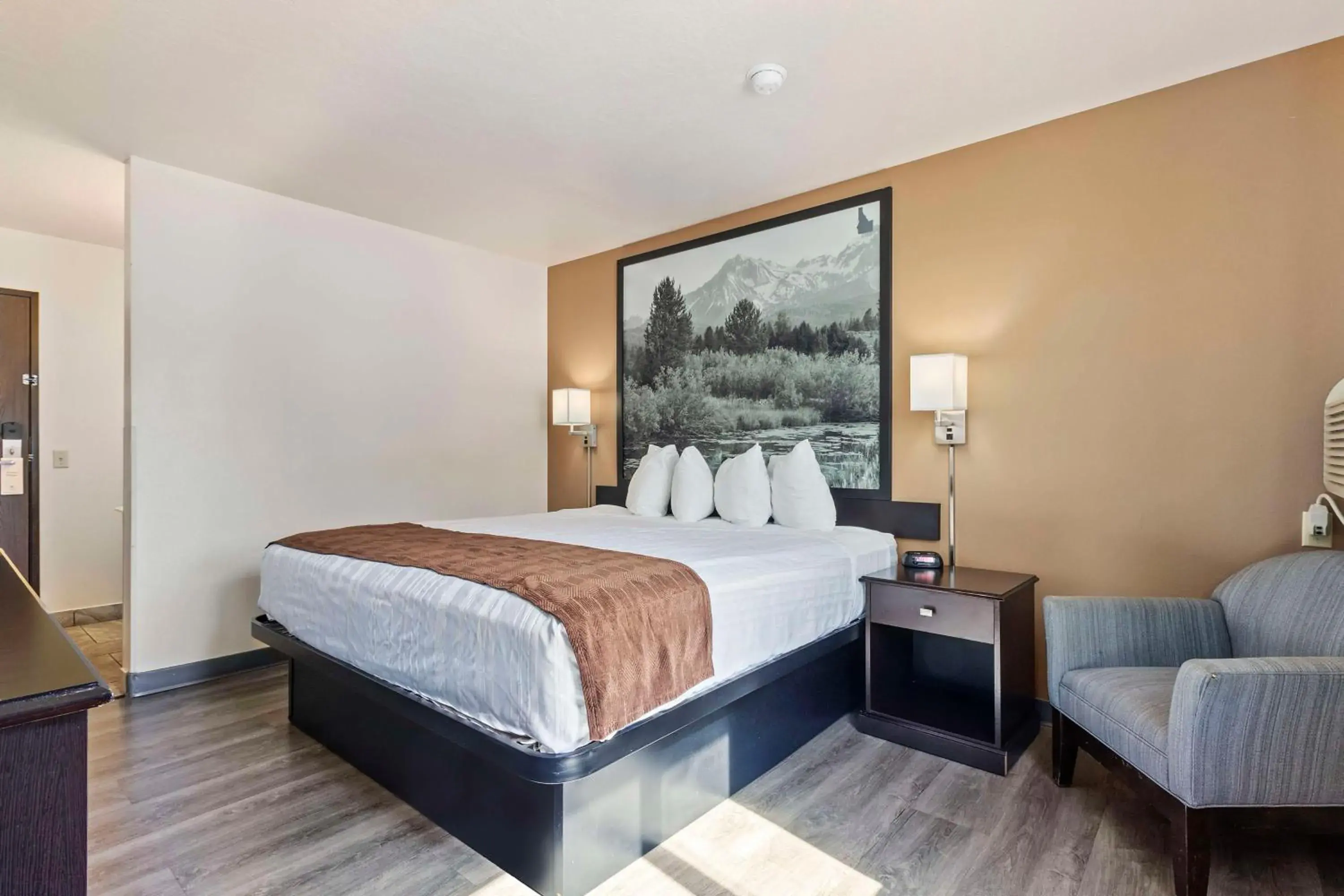 King Room in SureStay Hotel by Best Western Twin Falls King Room in SureStay Hotel by Best Western Twin Falls