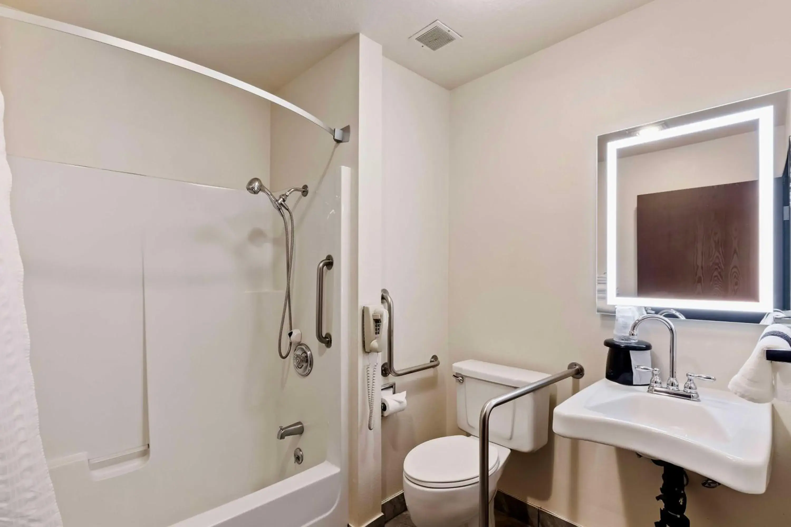 Duplex Room with Bath Tub - Disability Access in SureStay Hotel by Best Western Twin Falls Duplex Room with Bath Tub - Disability Access in SureStay Hotel by Best Western Twin Falls