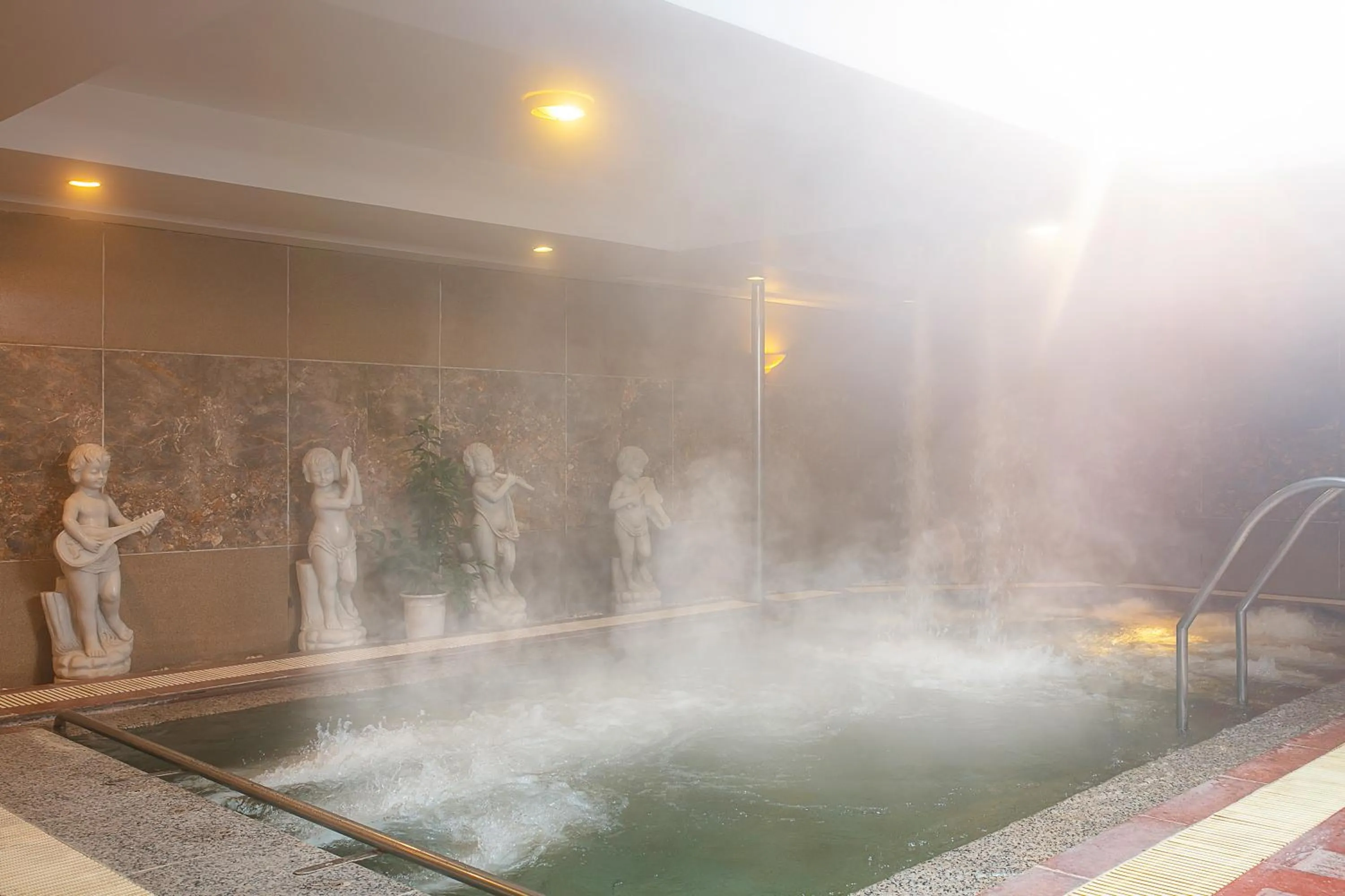 Hot Tub in Nam Cuong Hai Duong Hotel