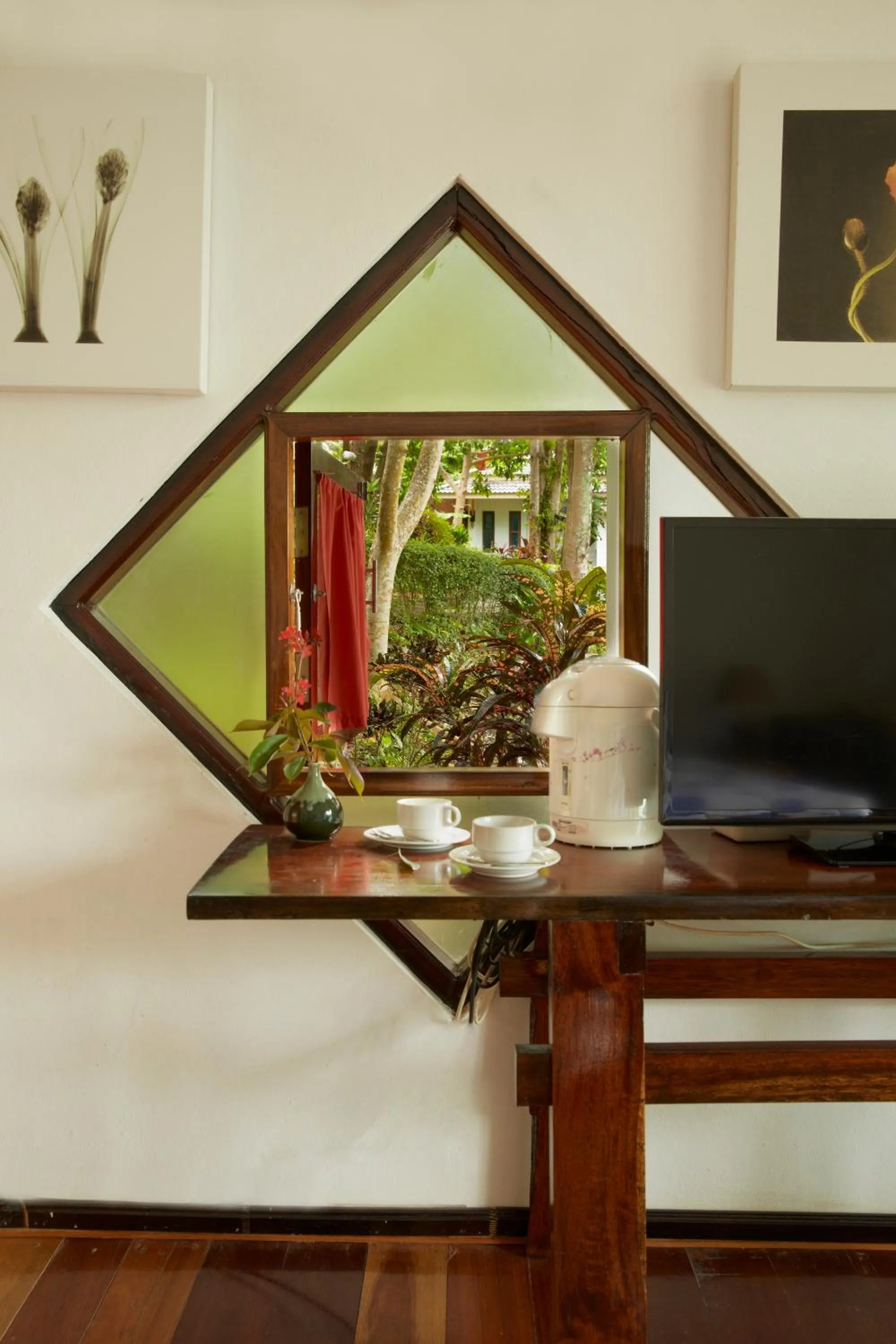 Coffee/tea facilities in Resolution Resort