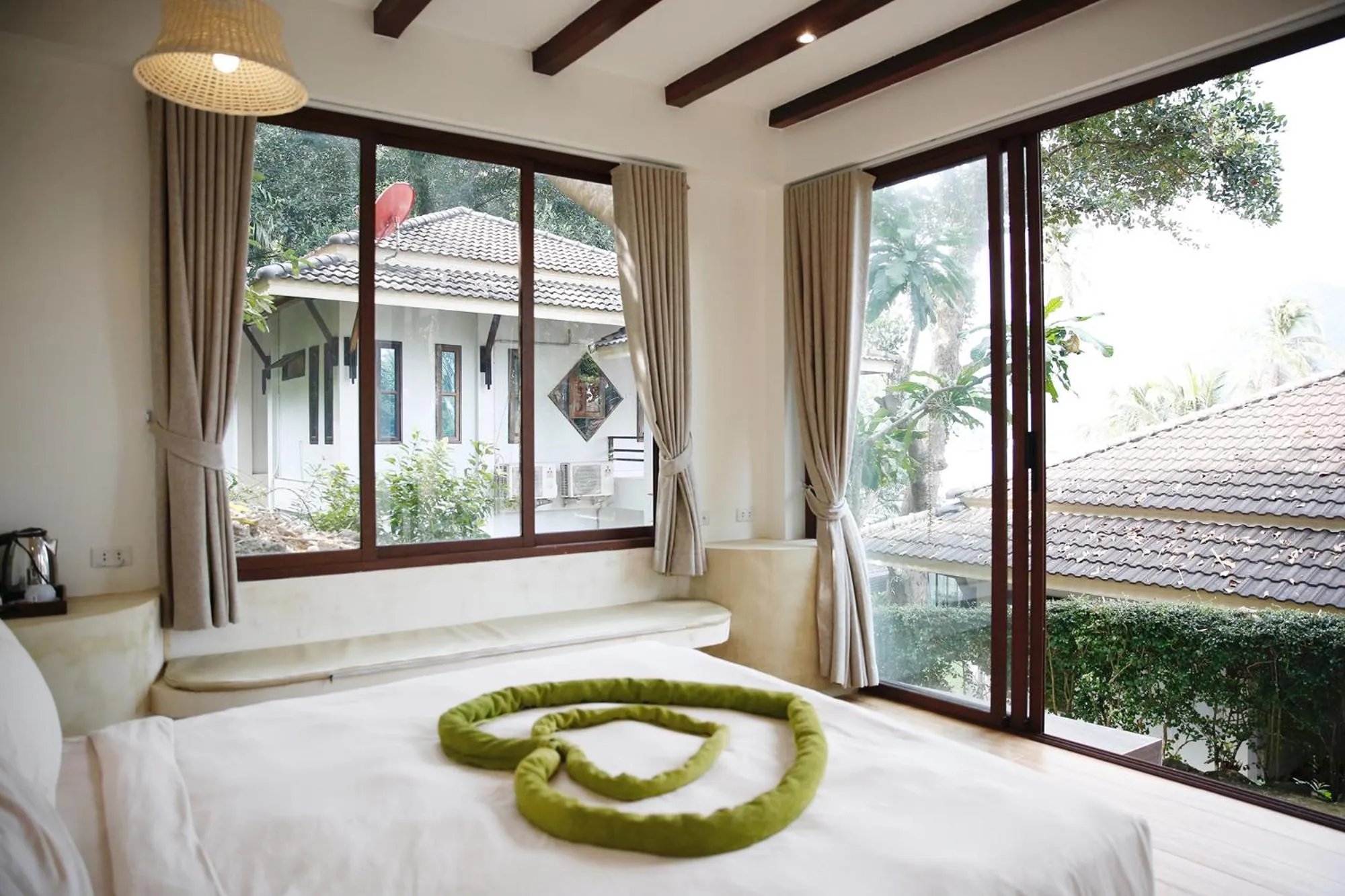 Garden view, Bed in Resolution Resort