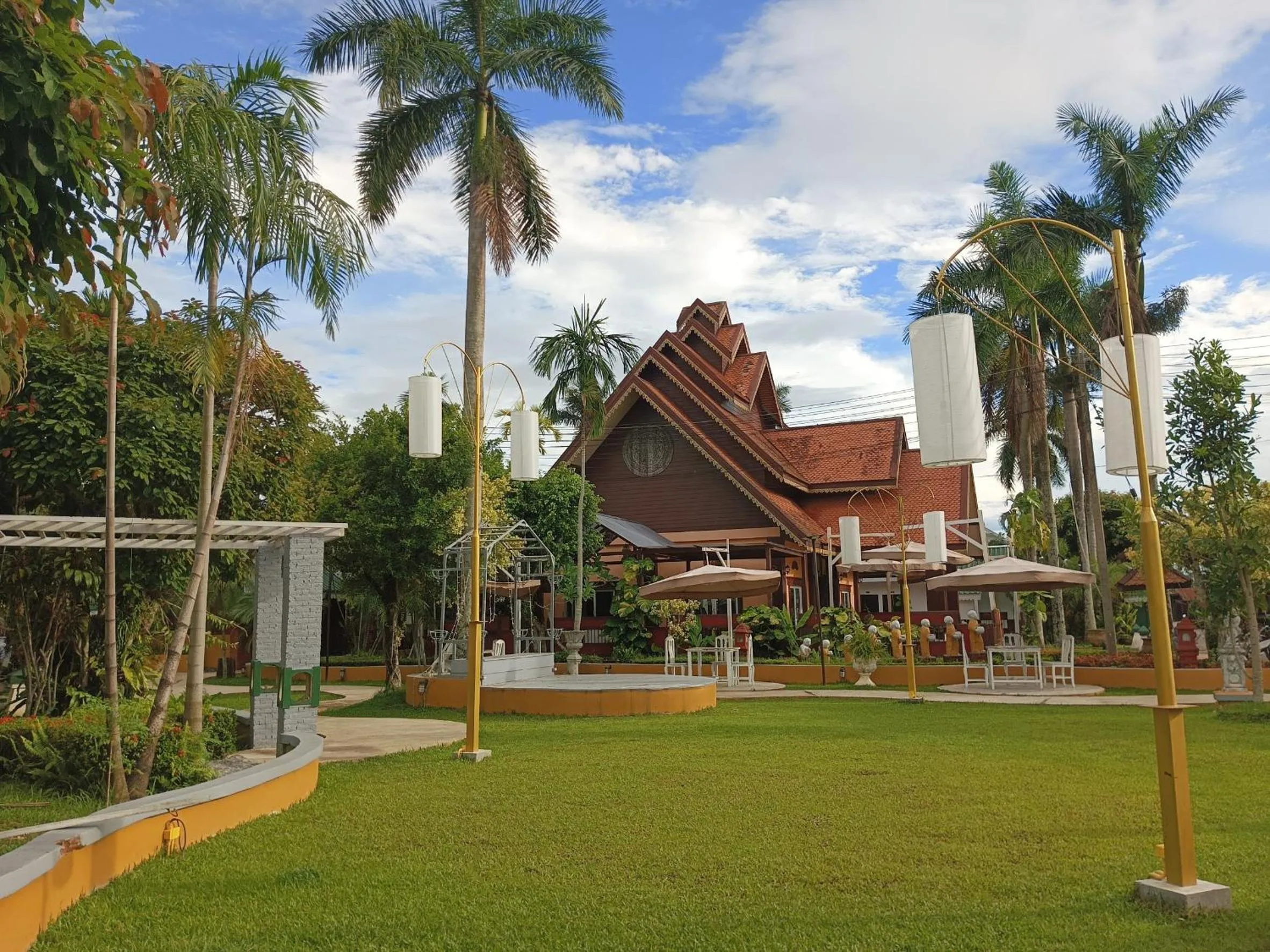 Property building in Silamanee Resort & Spa Hotel