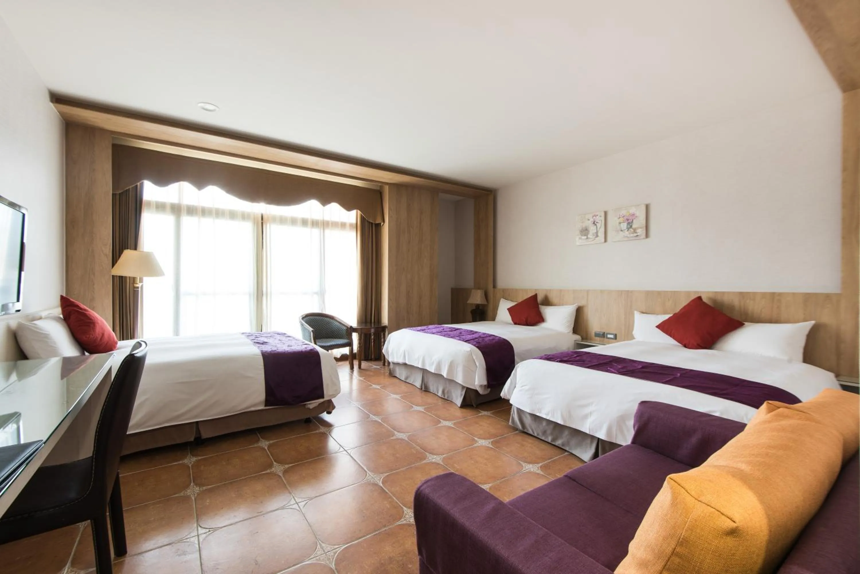 Photo of the whole room, Bed in Kending Kaying Hotel