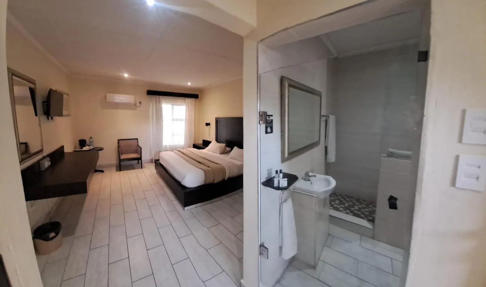 Bed in Villa Via Hotel Midrand