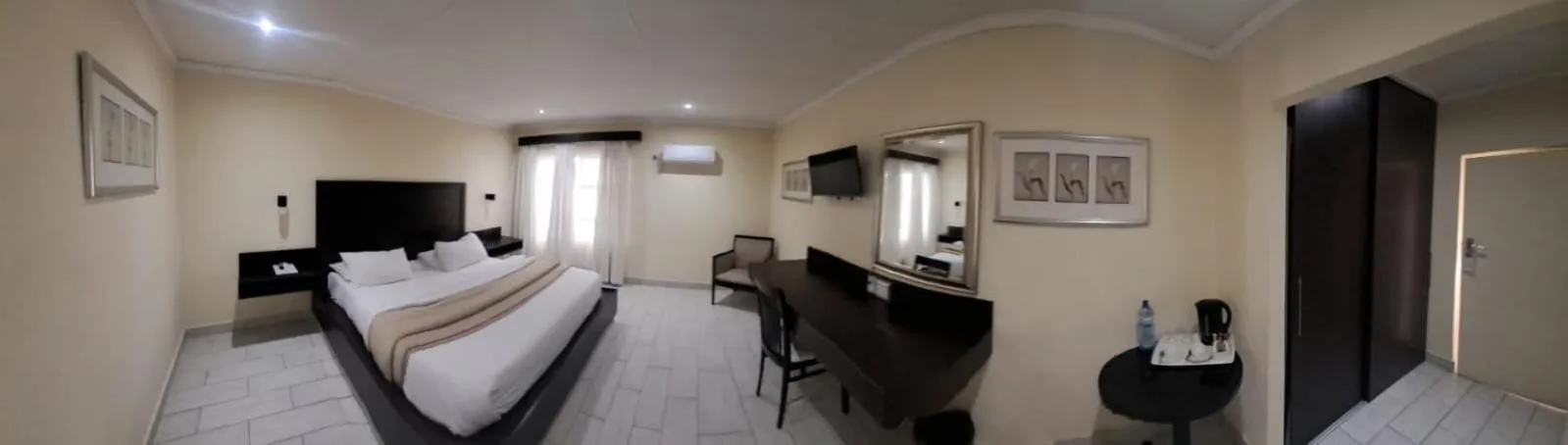 Bed in Villa Via Hotel Midrand