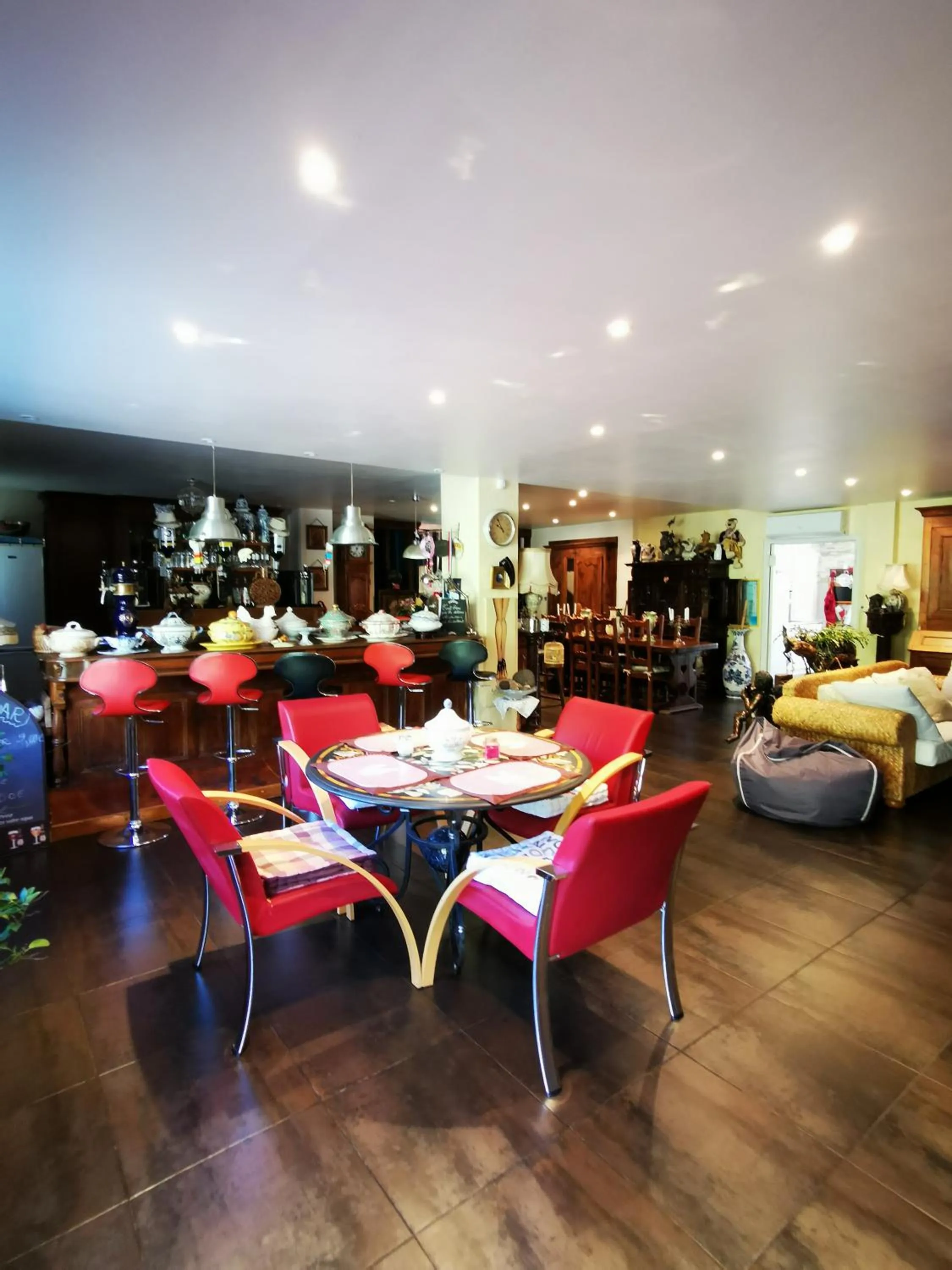 Restaurant/places to eat in Hotel bar b'rock