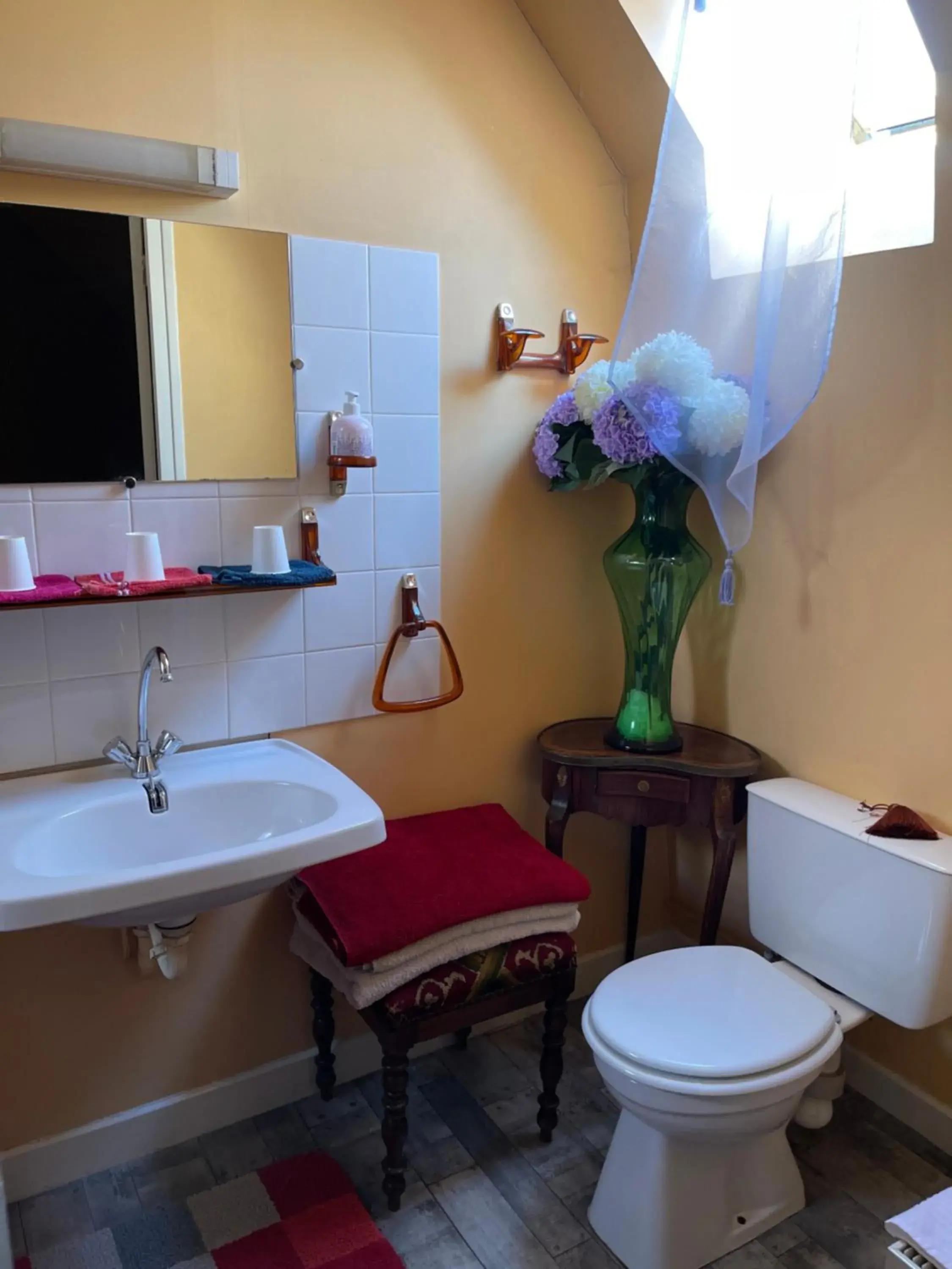 Deluxe Double Room with Bath in Hotel bar b'rock Deluxe Double Room with Bath in Hotel bar b'rock