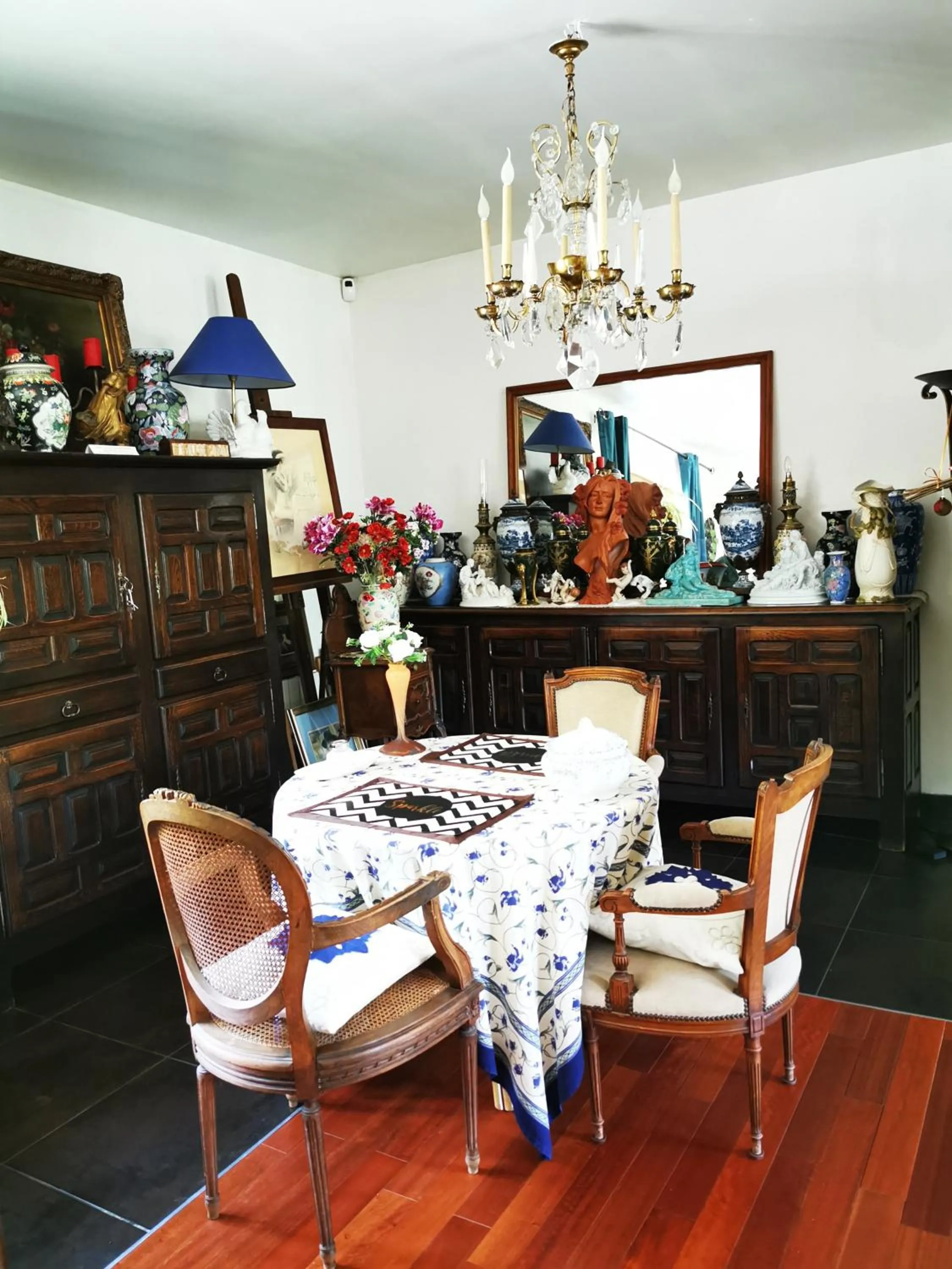 Restaurant/places to eat in Hotel bar b'rock