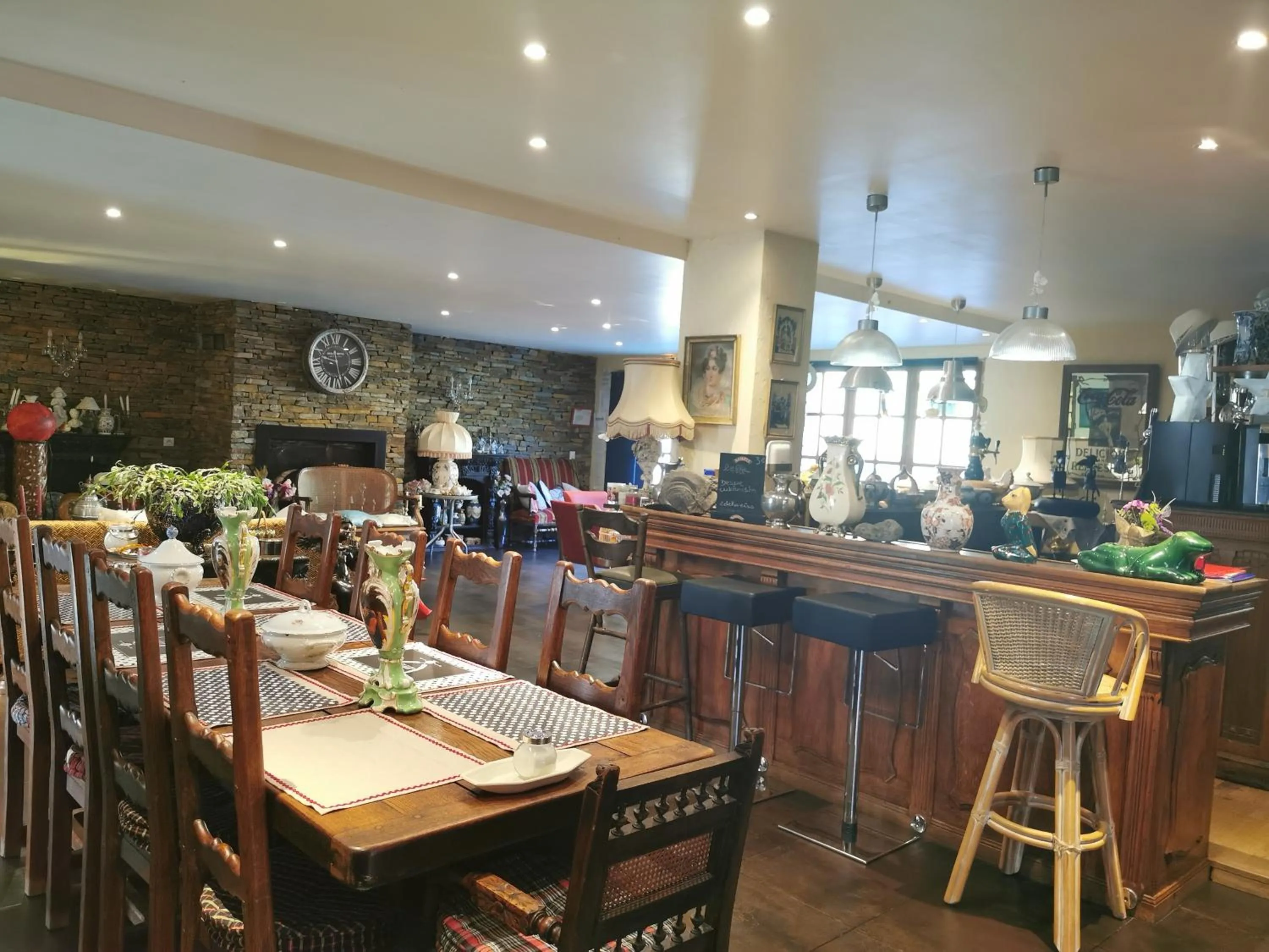 Restaurant/places to eat in Hotel bar b'rock