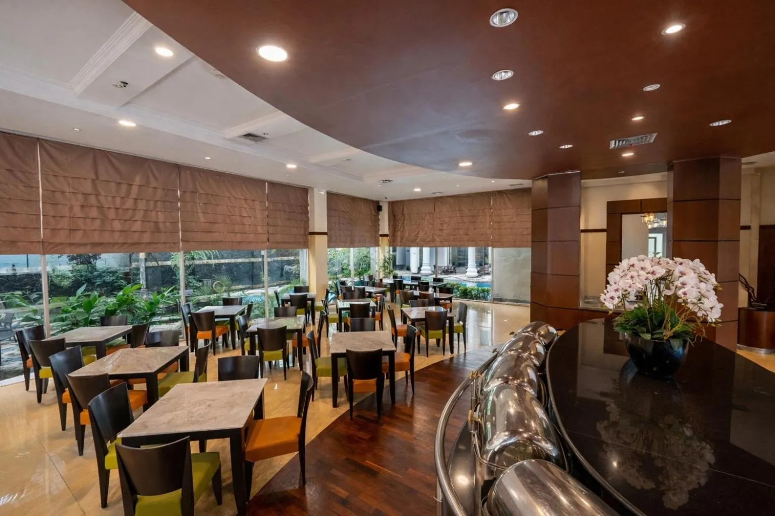 Restaurant/places to eat in The Mirah Hotel Bogor