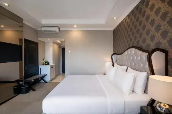 Deluxe Double Room with Balcony in The Mirah Hotel Bogor Deluxe Double Room with Balcony in The Mirah Hotel Bogor
