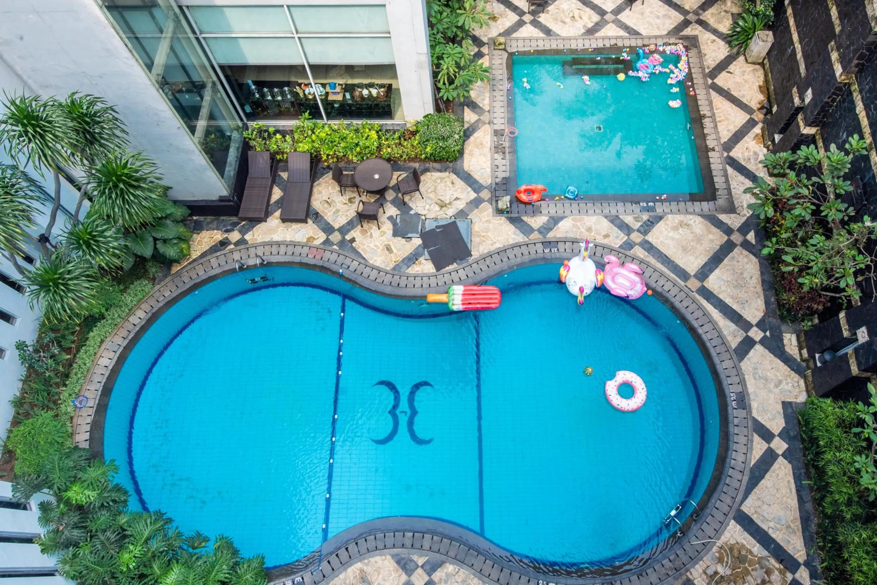 Swimming pool in The Mirah Hotel Bogor