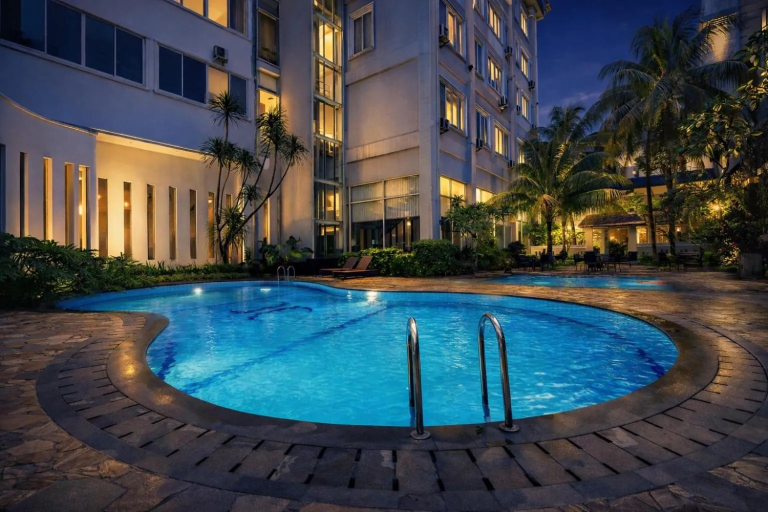 Swimming pool in The Mirah Hotel Bogor