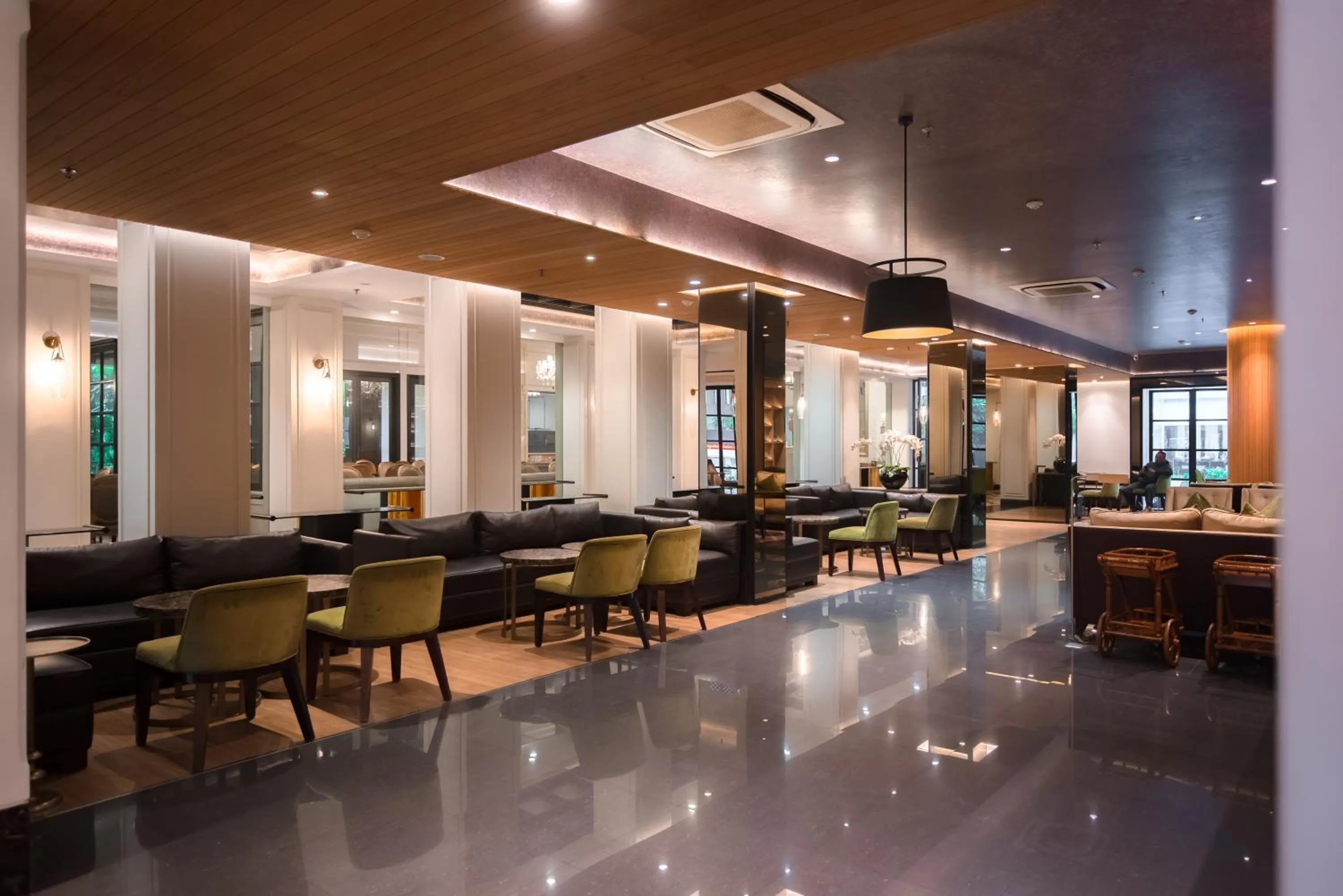 Restaurant/places to eat in The Mirah Hotel Bogor