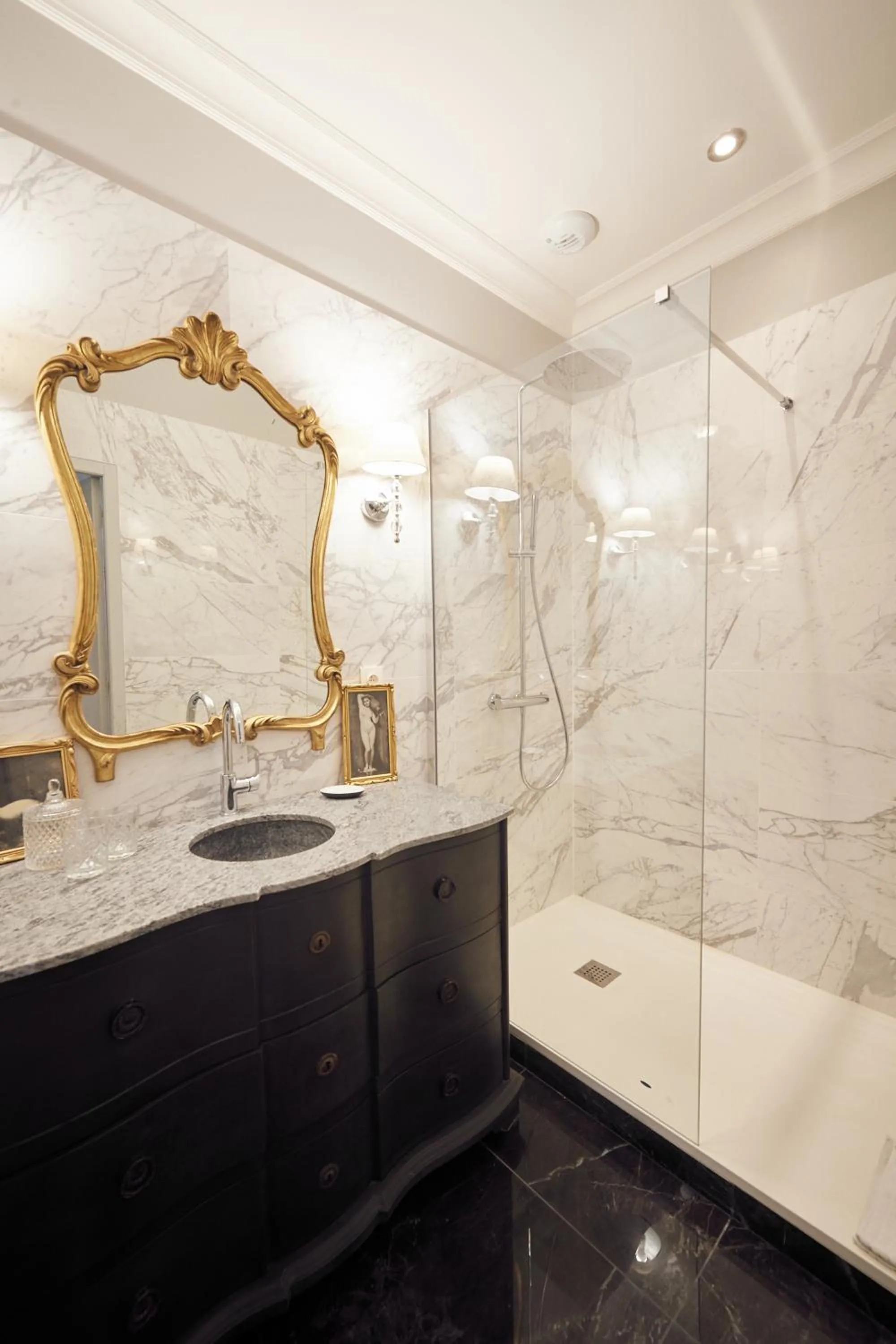 Shower in Castel Bois Marie, Maison d'hôtes