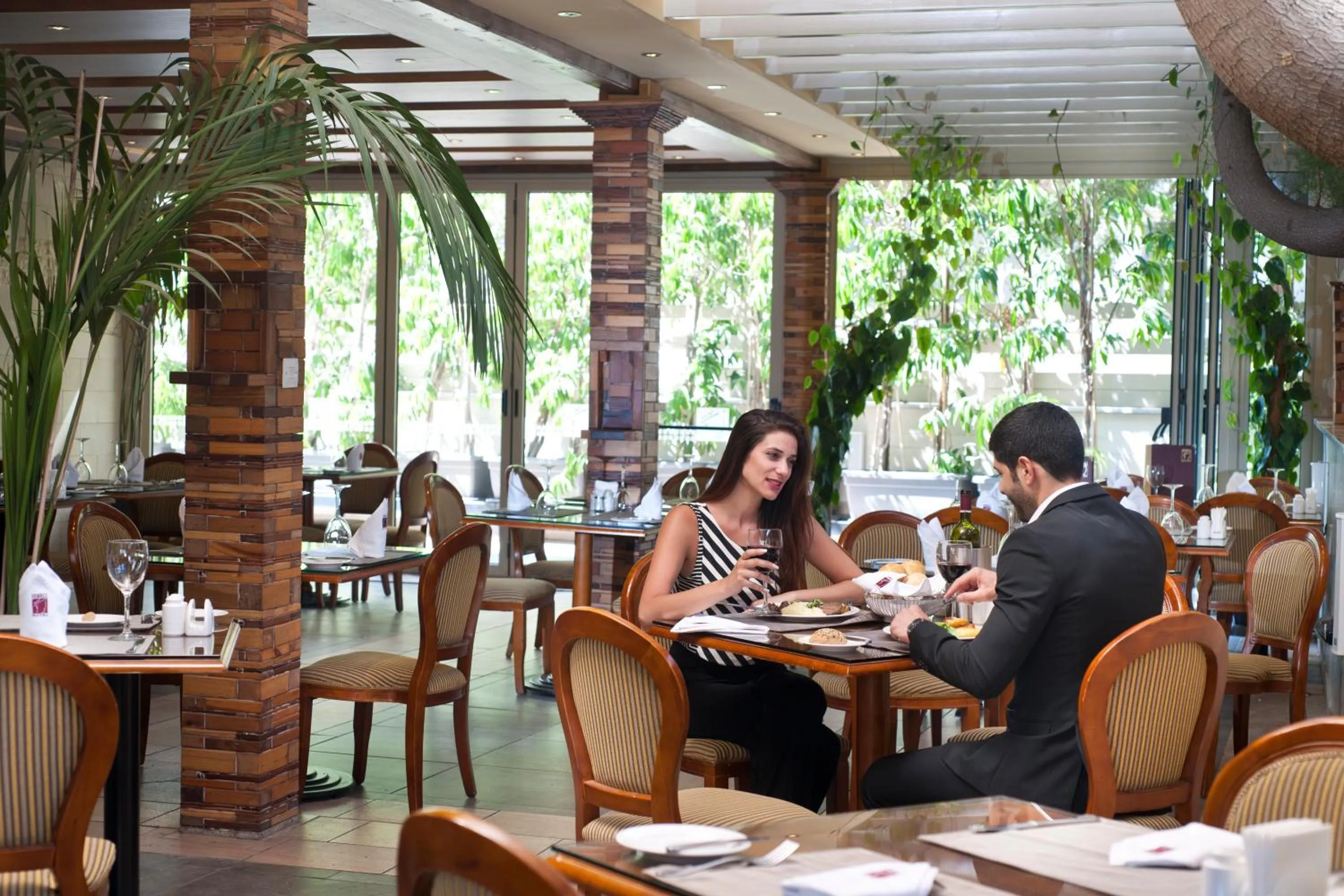 Restaurant/places to eat in Semeli Hotel