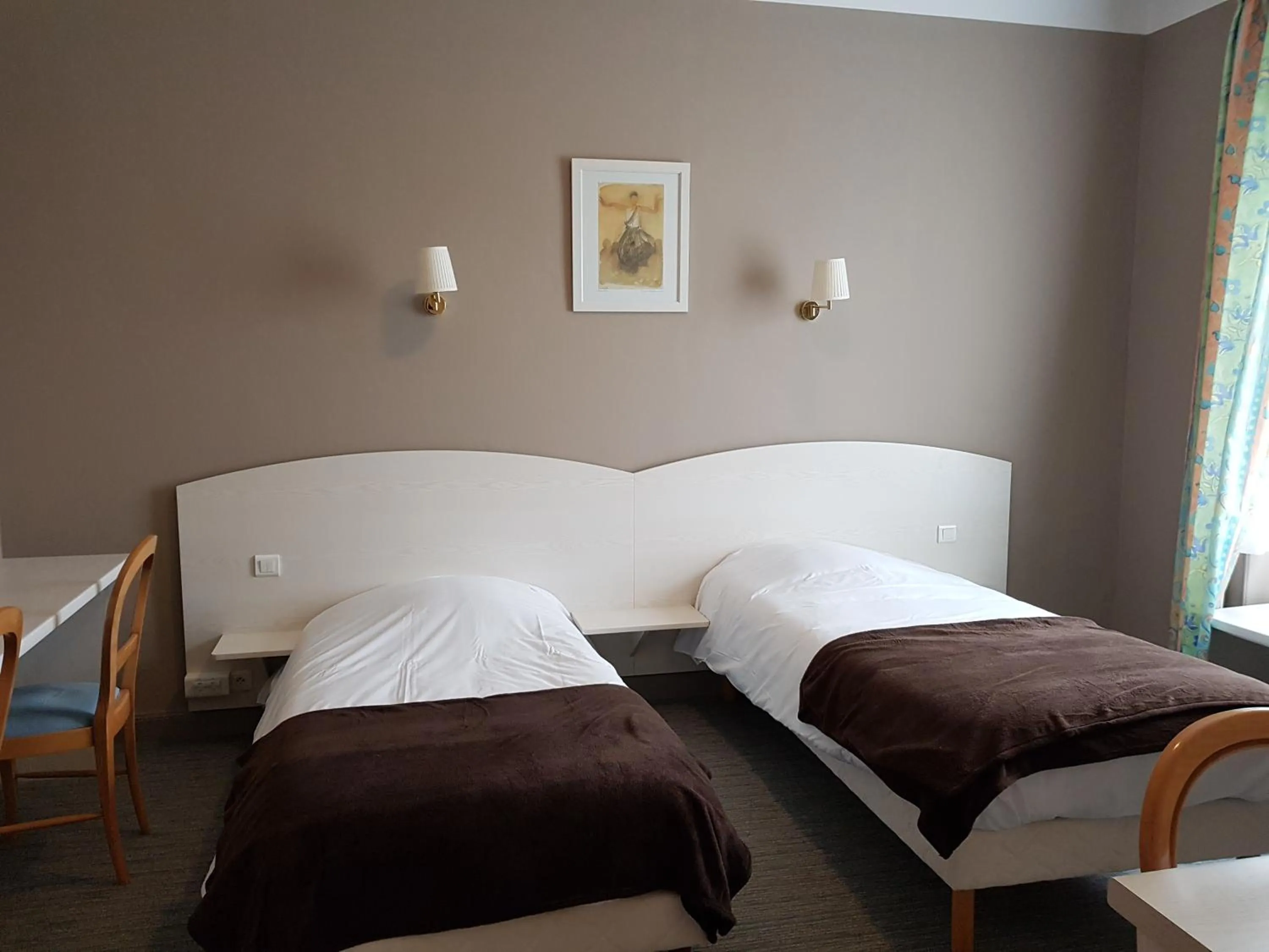 Bed in Hotel Restaurant La Sirène