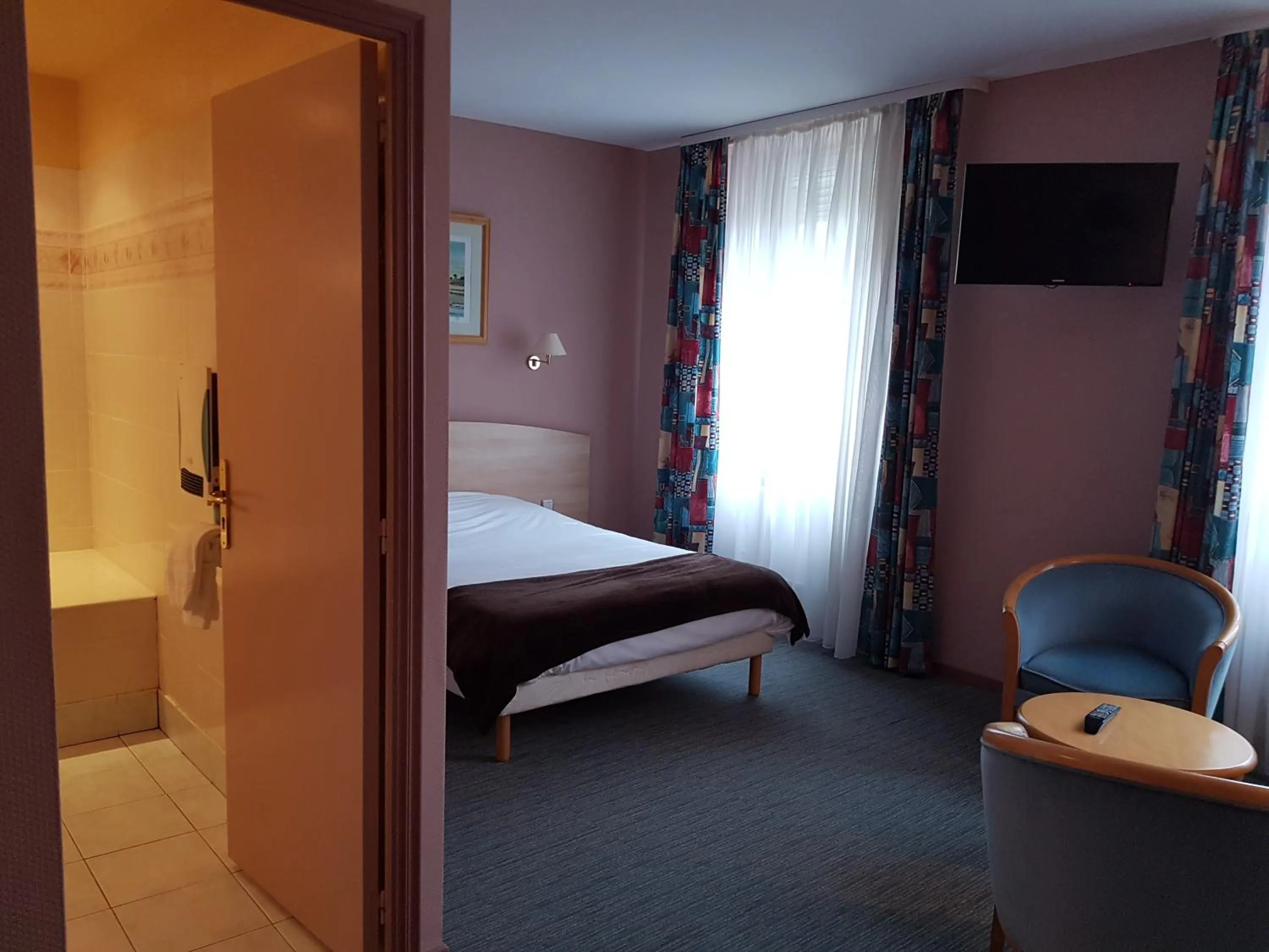 Bed in Hotel Restaurant La Sirène