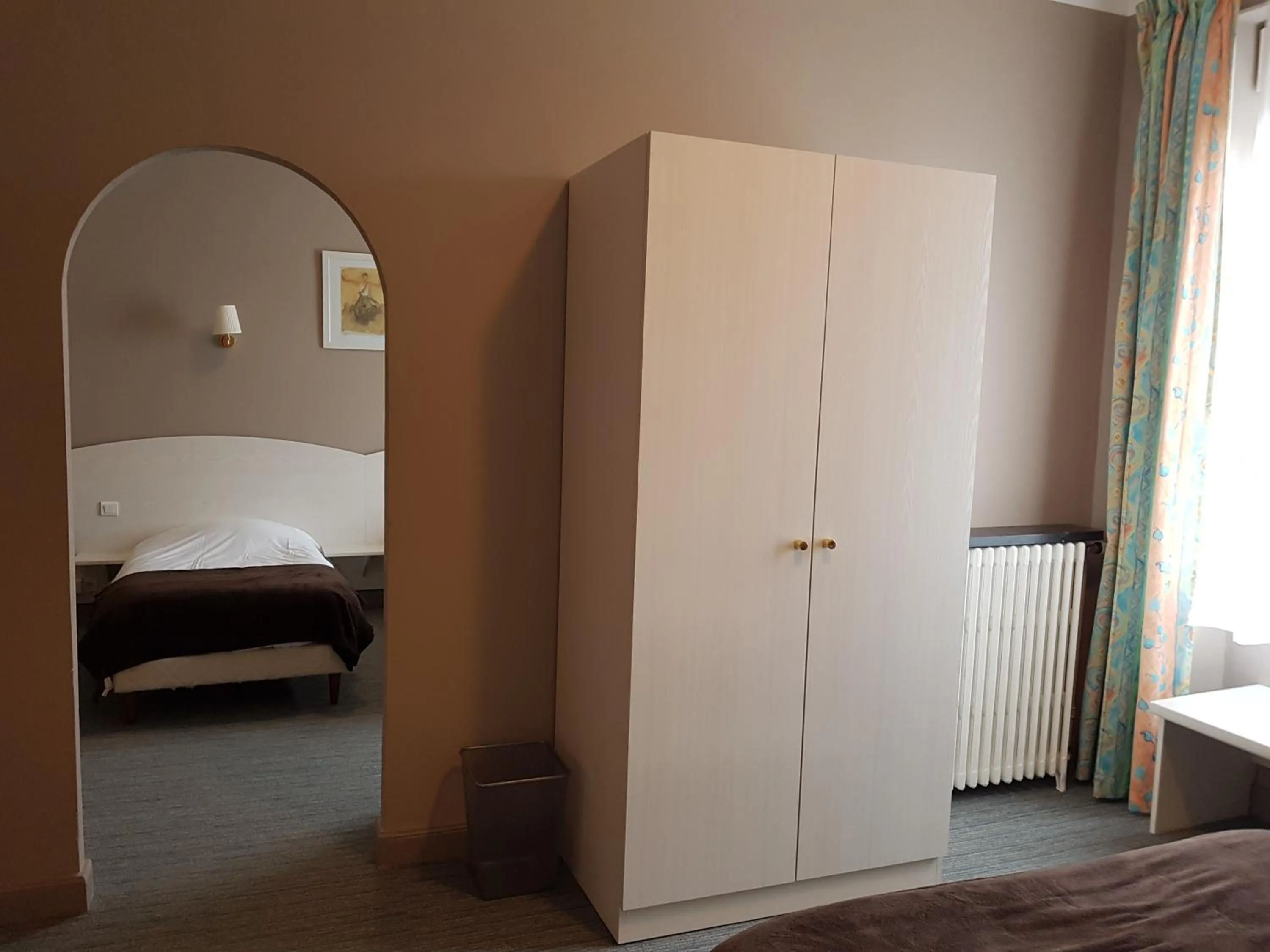 Bed in Hotel Restaurant La Sirène