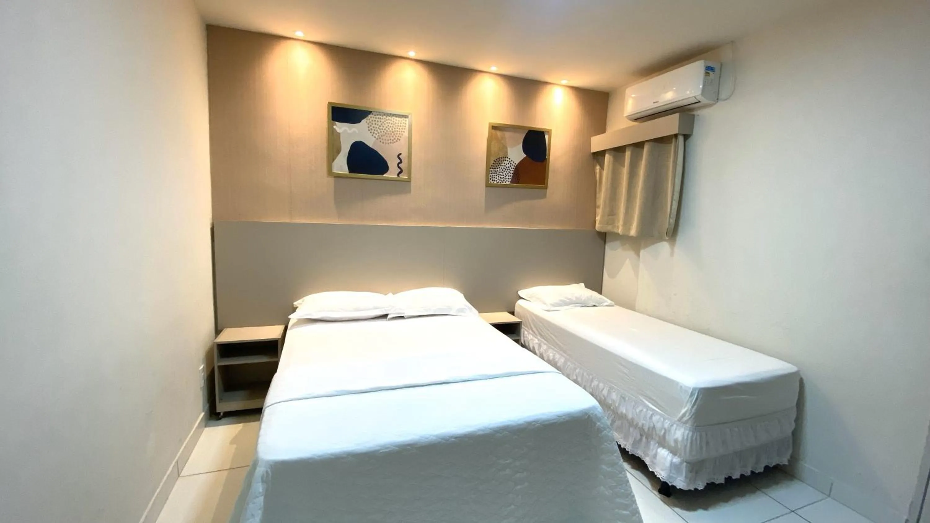 Bed in Center Plaza Hotel