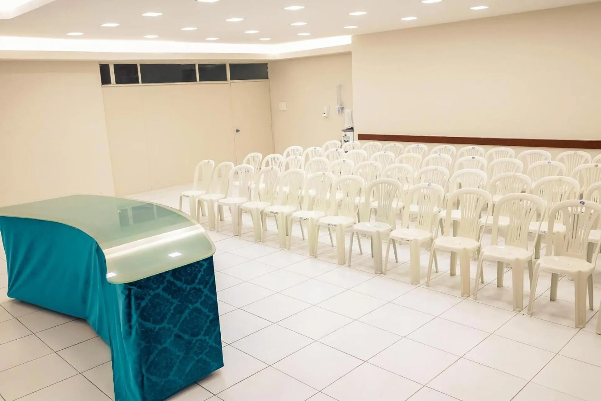 Business facilities in Center Plaza Hotel
