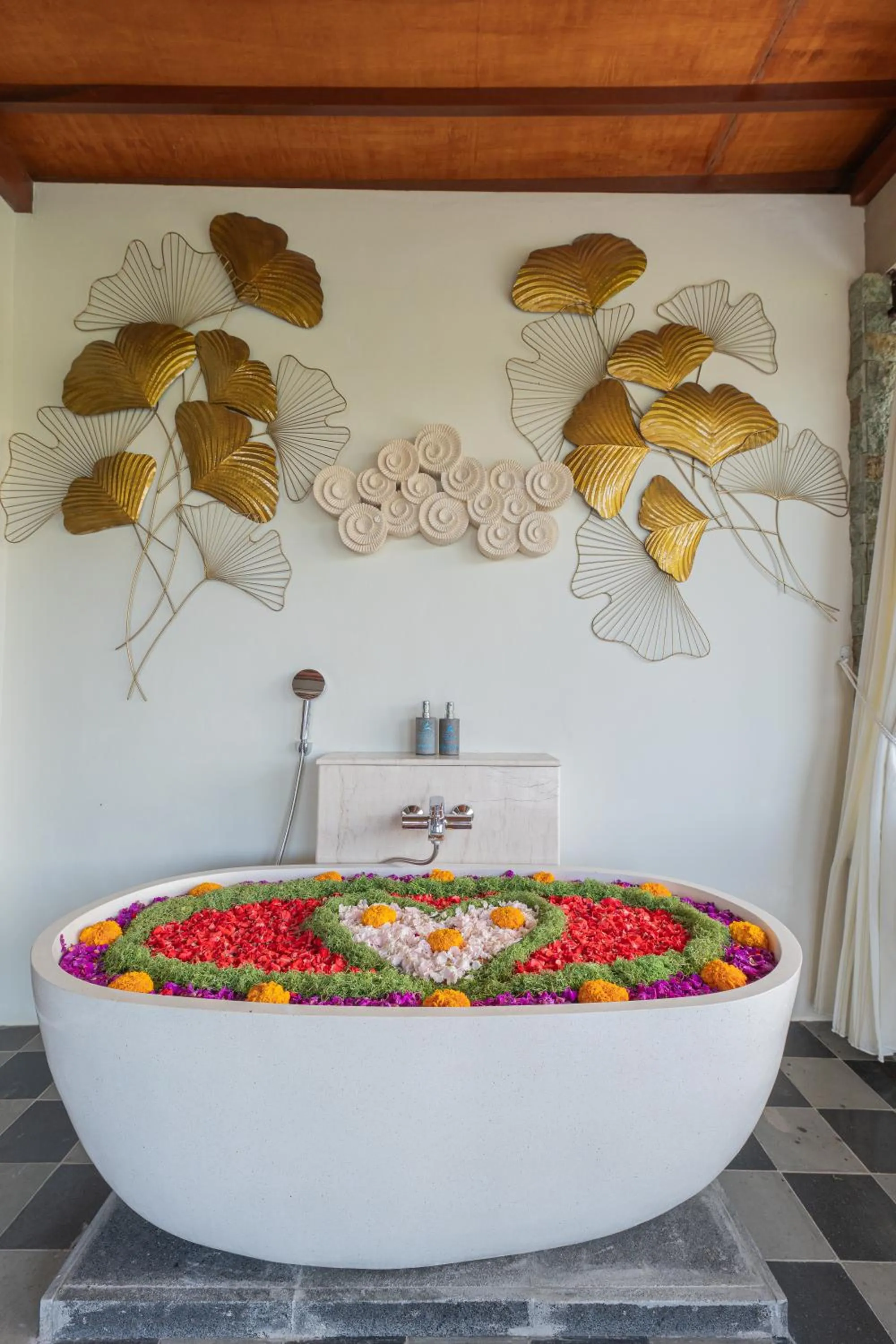 Bath in The Acala Shri Sedana