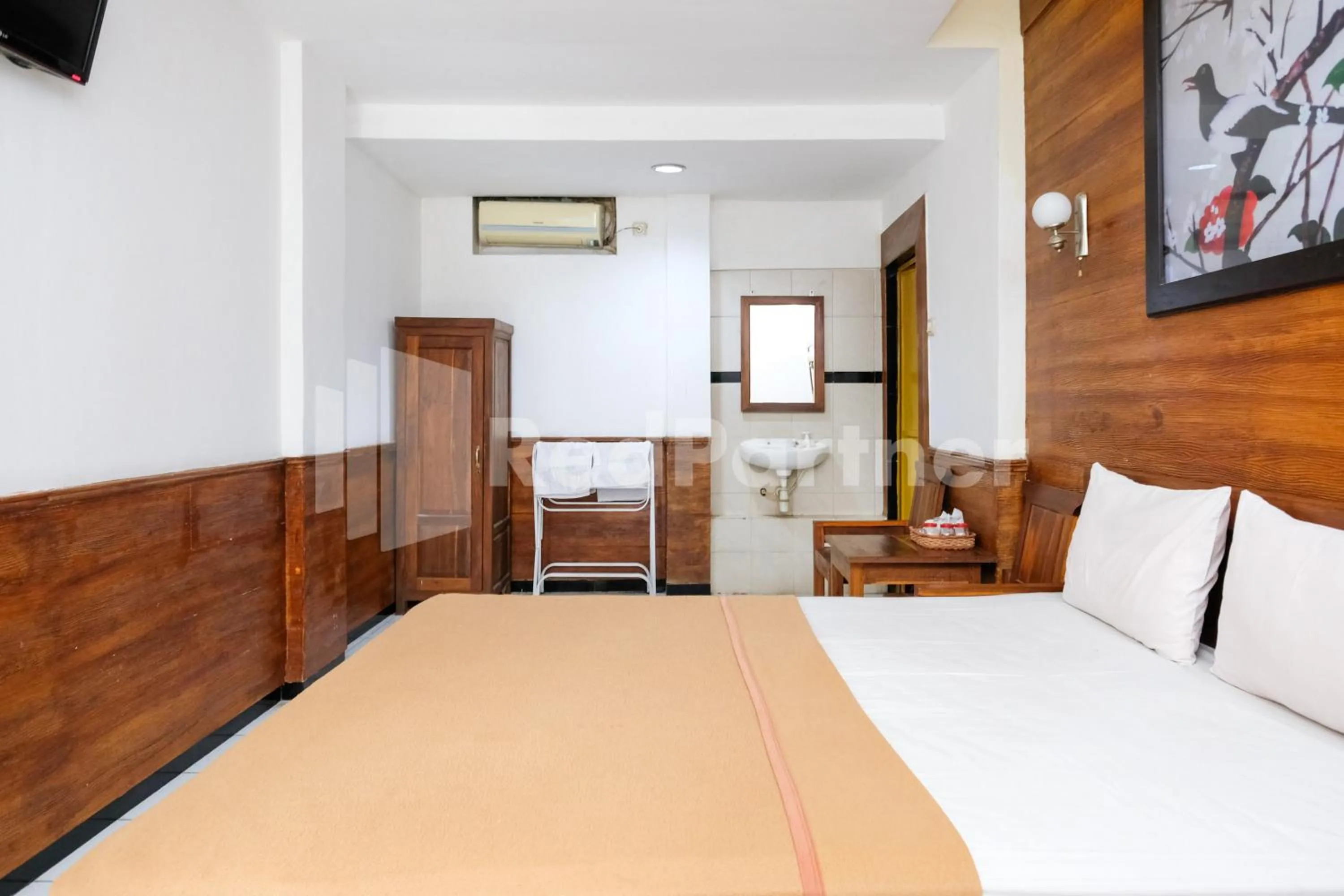 Bedroom, Bed in The Soemarsono Hotel near Ambarrukmo Plaza Mall RedPartner