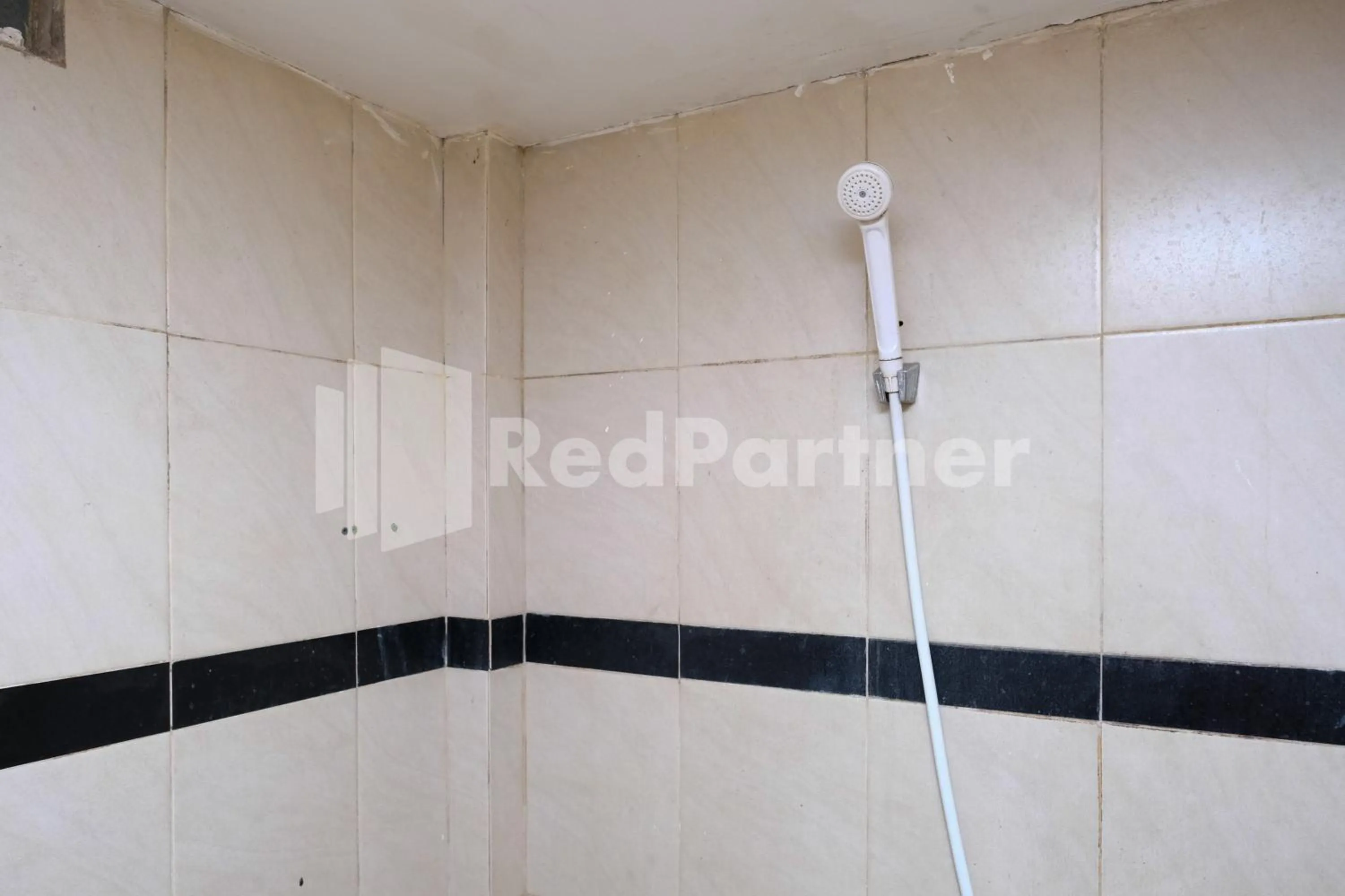 Bathroom in The Soemarsono Hotel near Ambarrukmo Plaza Mall RedPartner