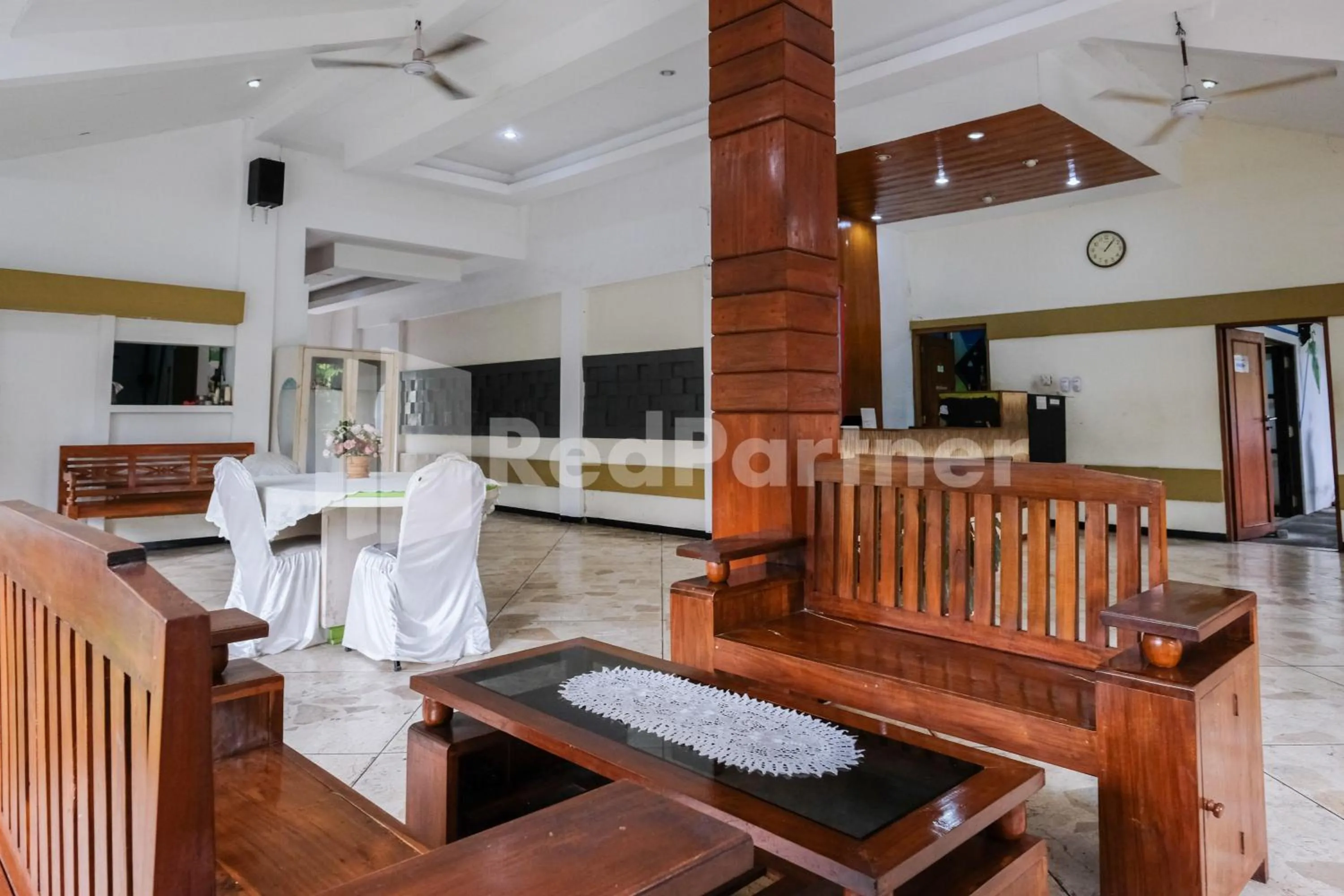 Seating area in The Soemarsono Hotel near Ambarrukmo Plaza Mall RedPartner