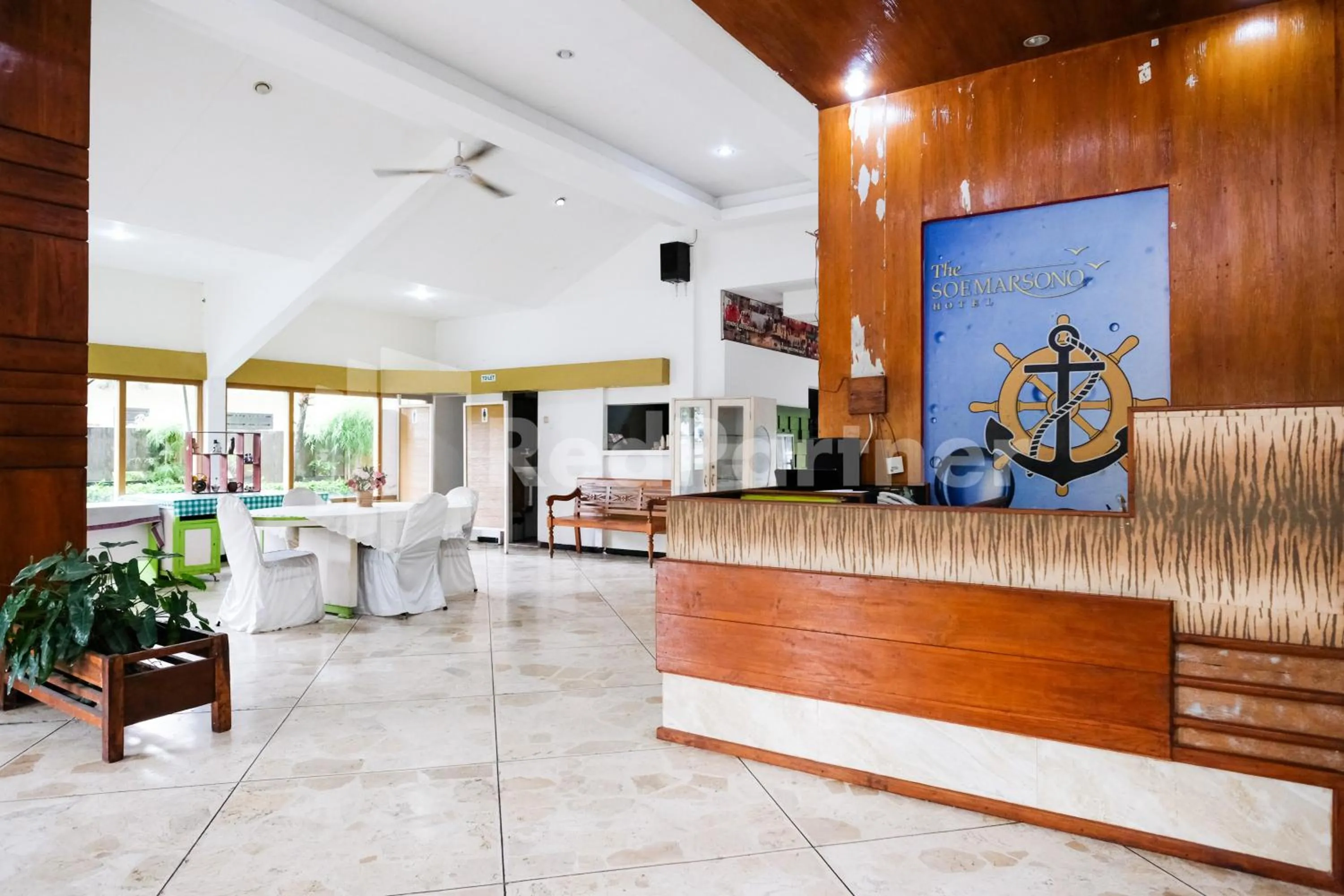 Lobby or reception in The Soemarsono Hotel near Ambarrukmo Plaza Mall RedPartner