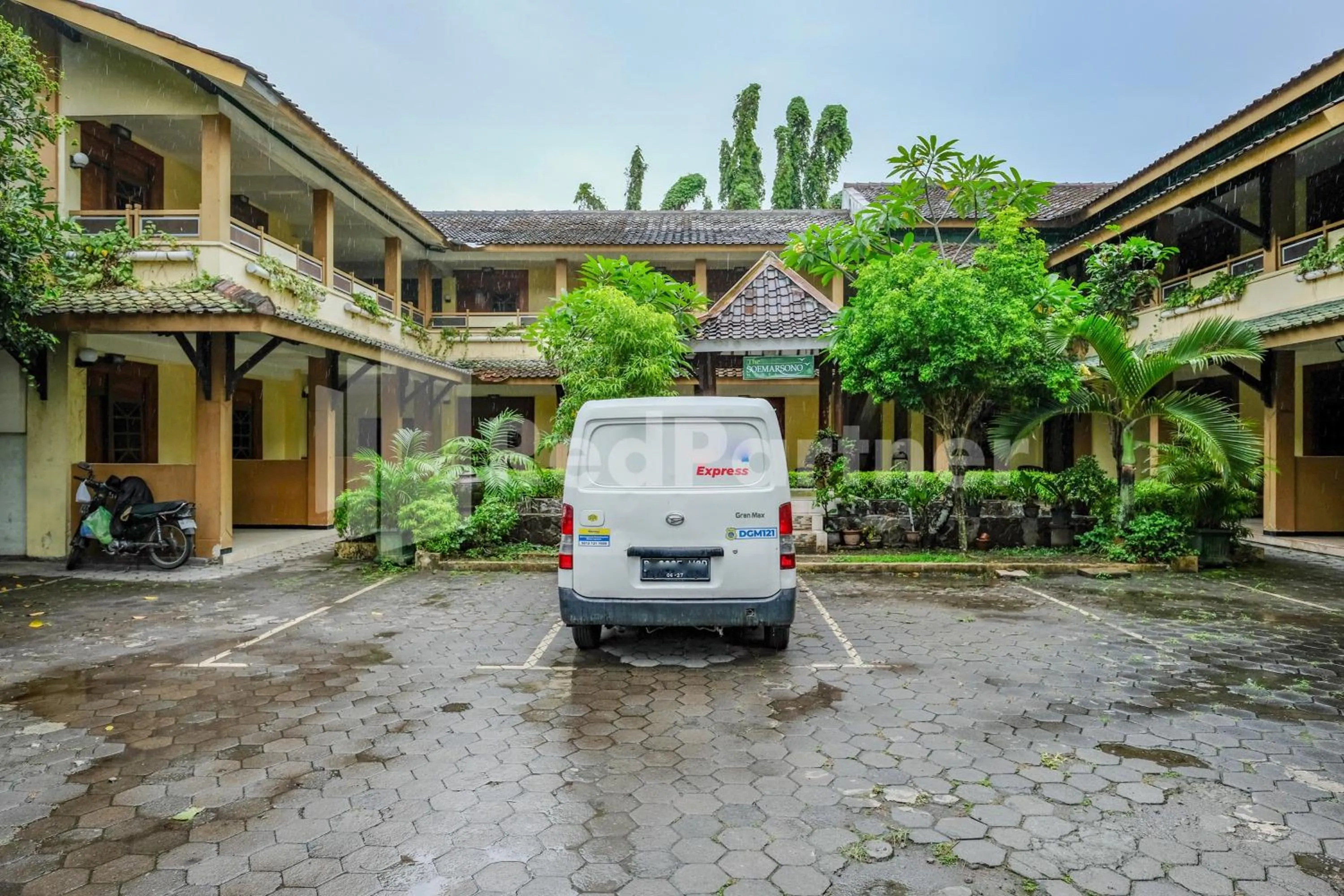 Facade/entrance in The Soemarsono Hotel near Ambarrukmo Plaza Mall RedPartner