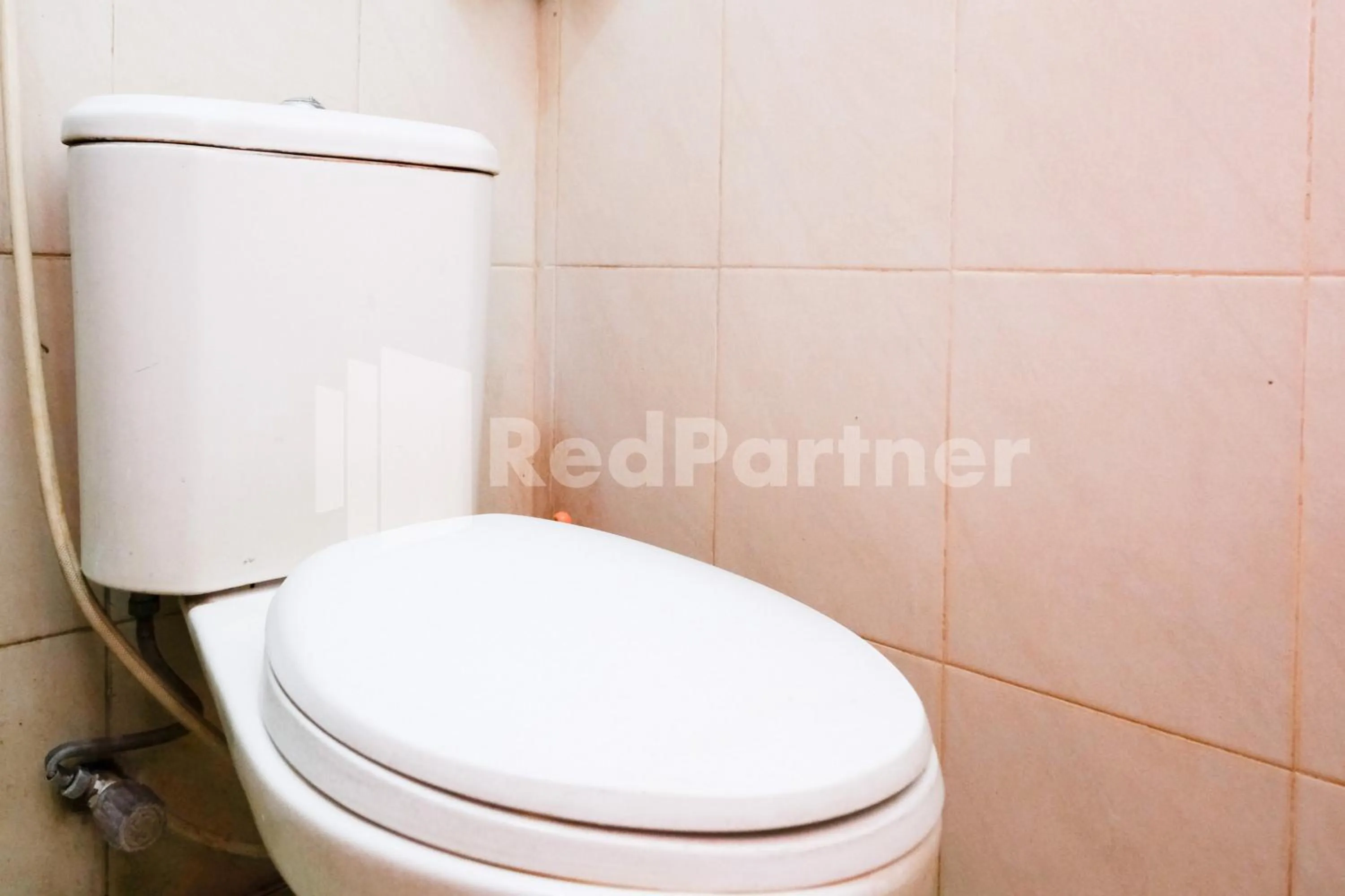Bathroom in The Soemarsono Hotel near Ambarrukmo Plaza Mall RedPartner
