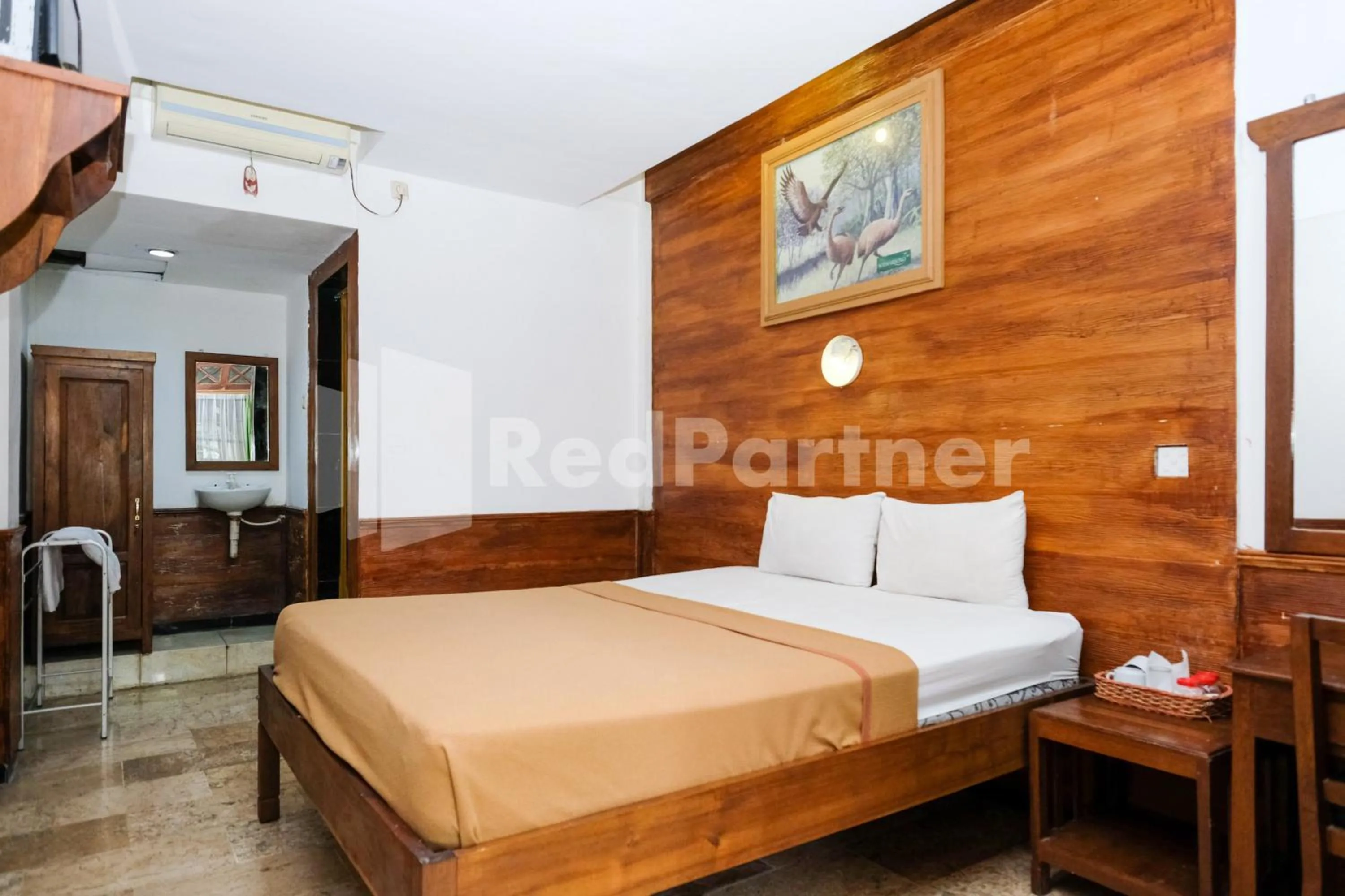 Bedroom, Bed in The Soemarsono Hotel near Ambarrukmo Plaza Mall RedPartner