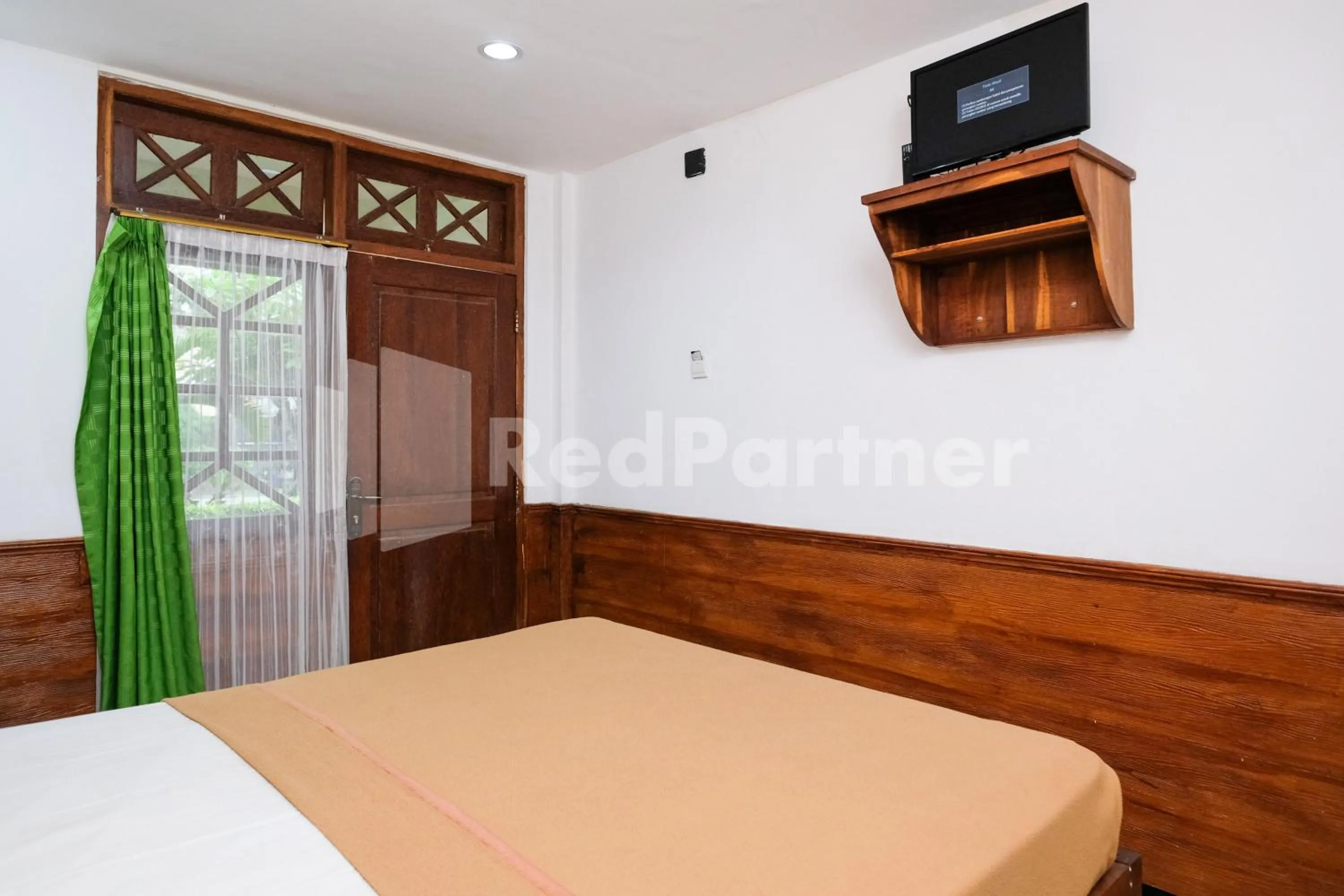 Bedroom, Bed in The Soemarsono Hotel near Ambarrukmo Plaza Mall RedPartner