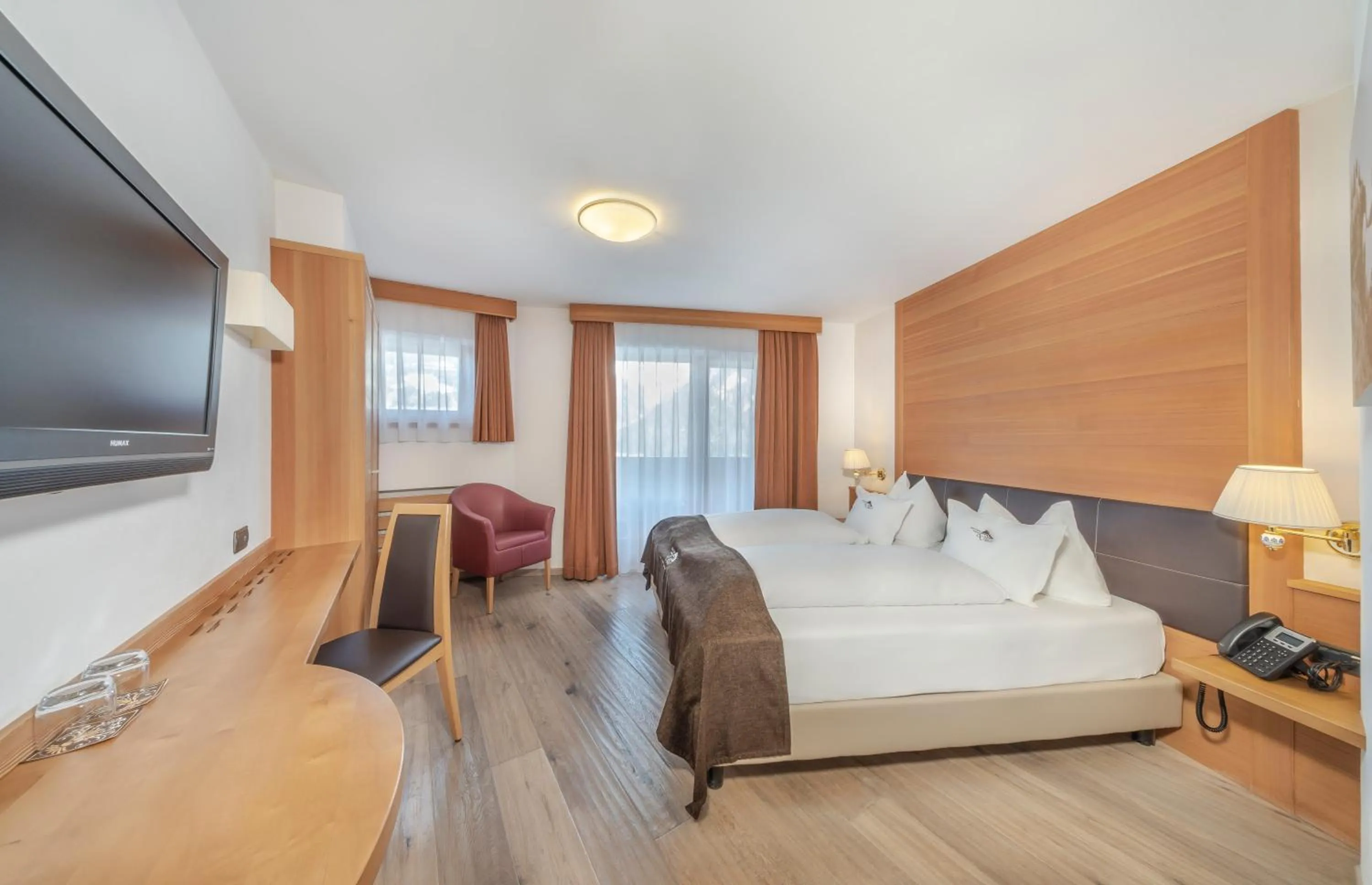 Photo of the whole room, Bed in Hotel Chalet Dlaces