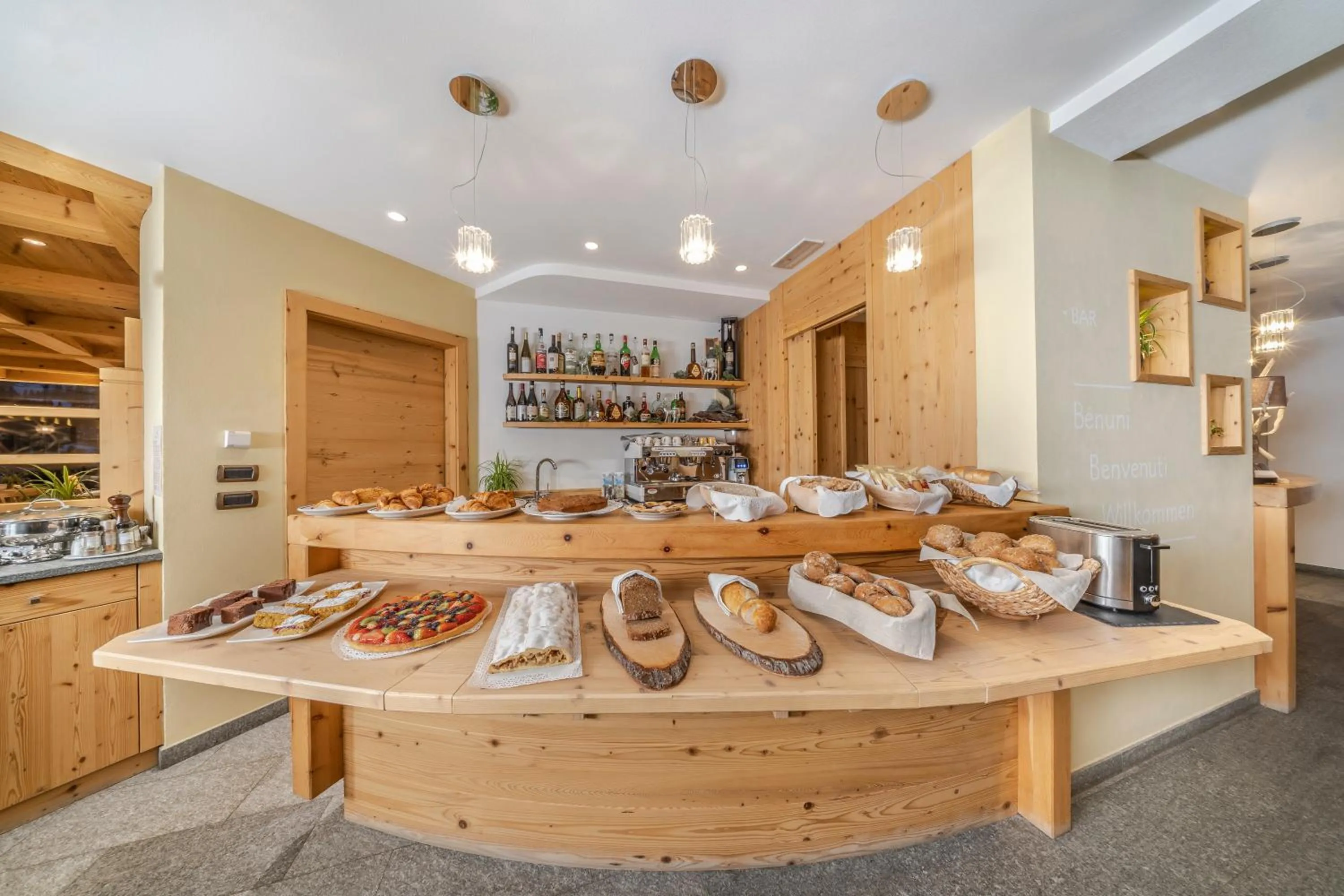 Breakfast in Hotel Chalet Dlaces